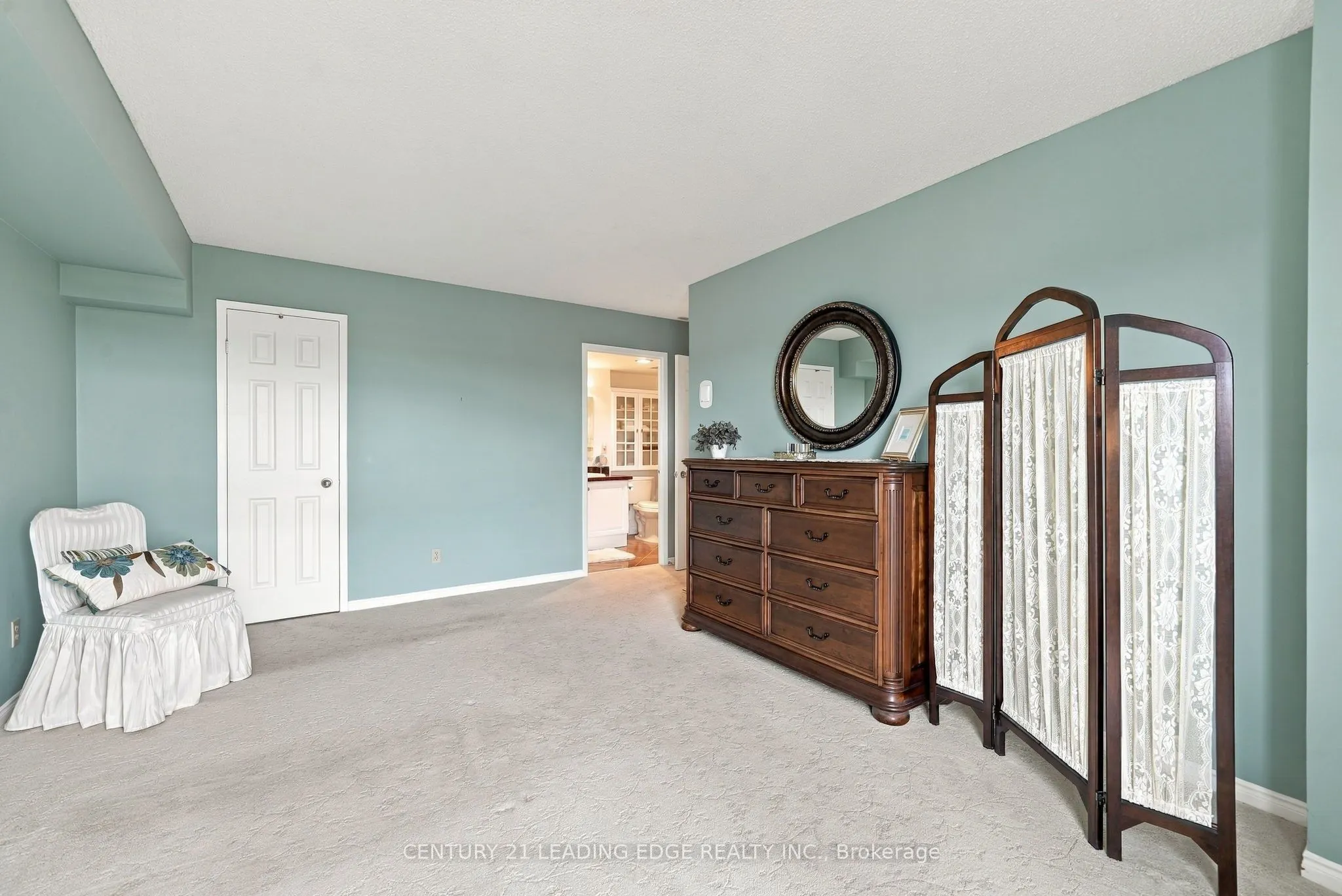 360 Watson Street W #611