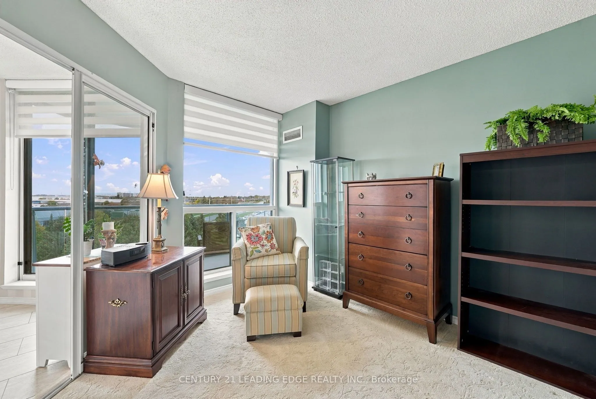 360 Watson Street W #611