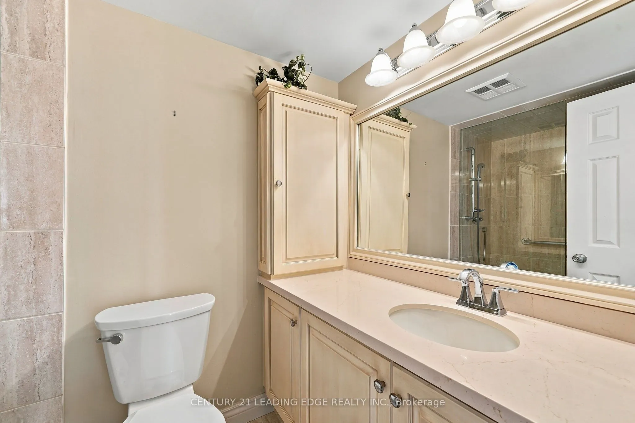 360 Watson Street W #611