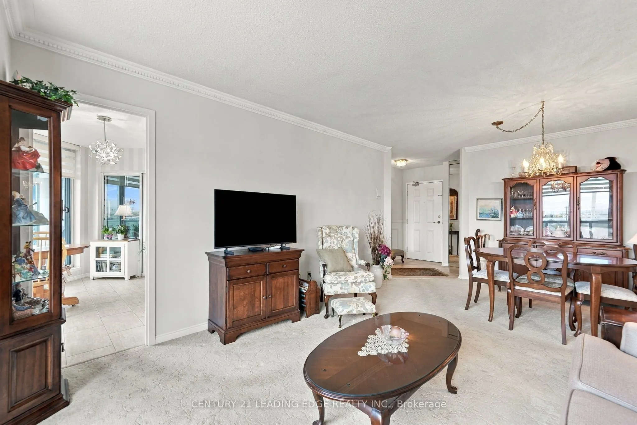 360 Watson Street W #611