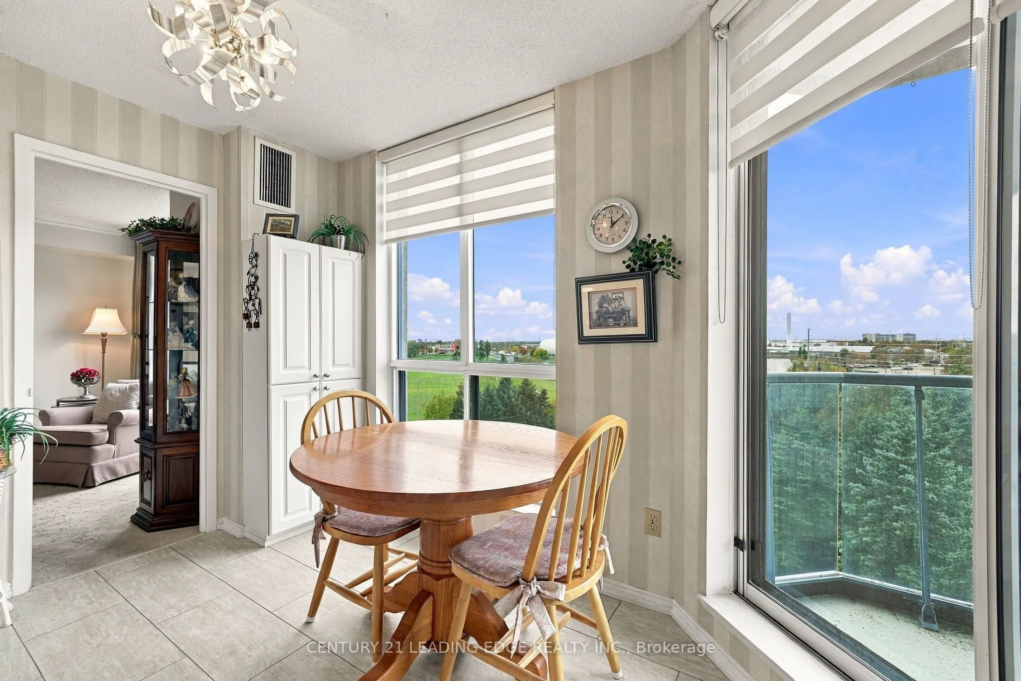 360 Watson Street W #611
