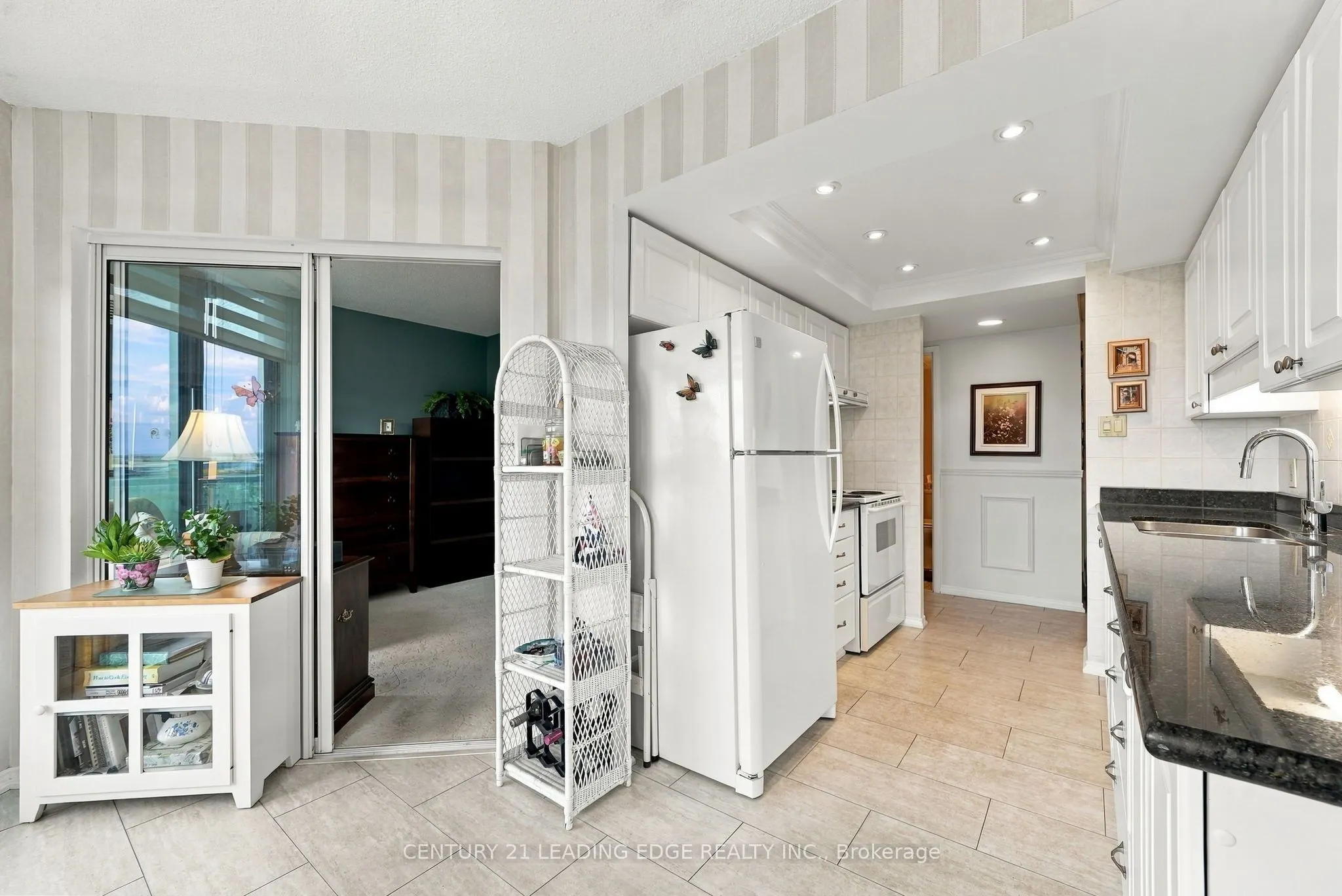 360 Watson Street W #611