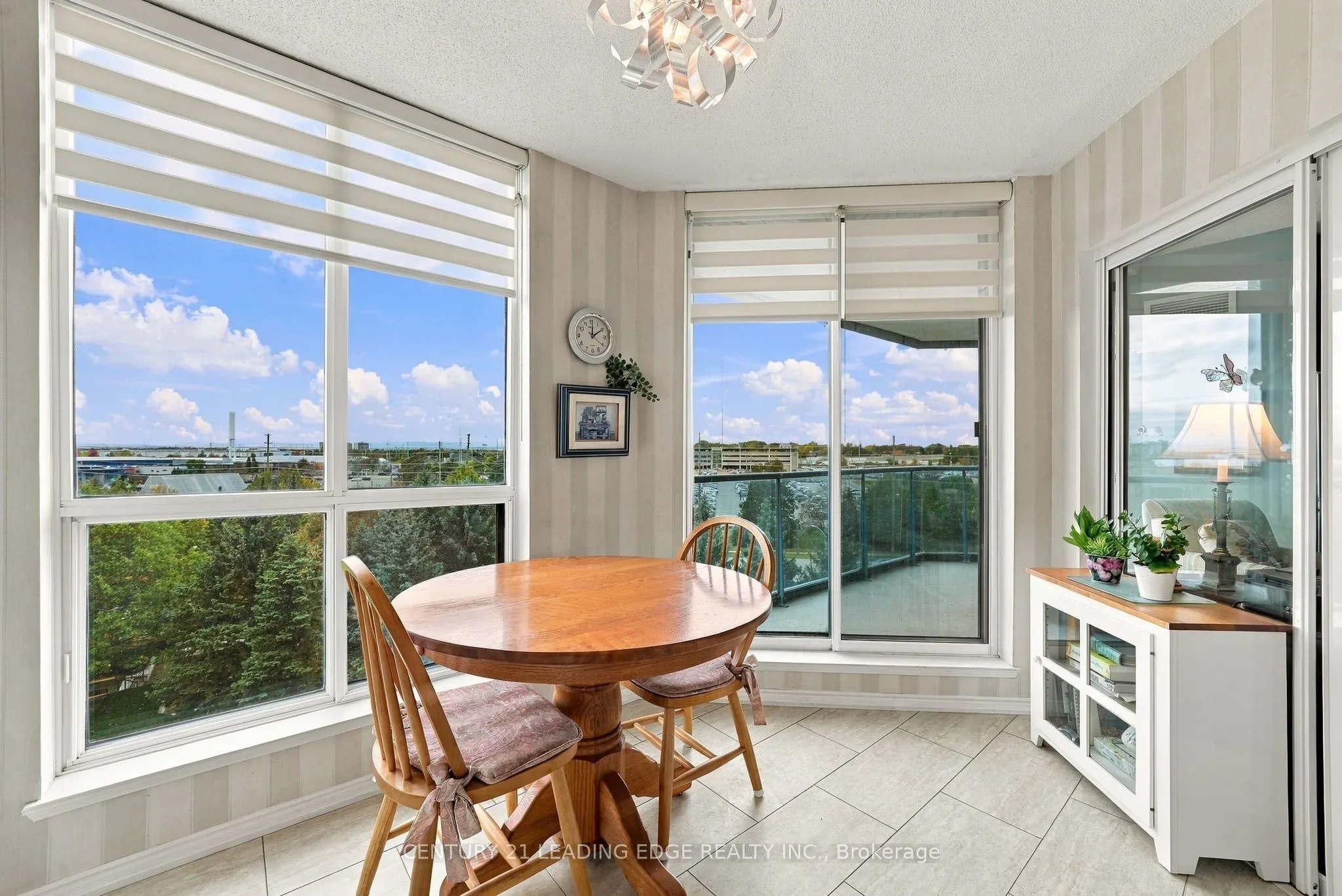 360 Watson Street W #611