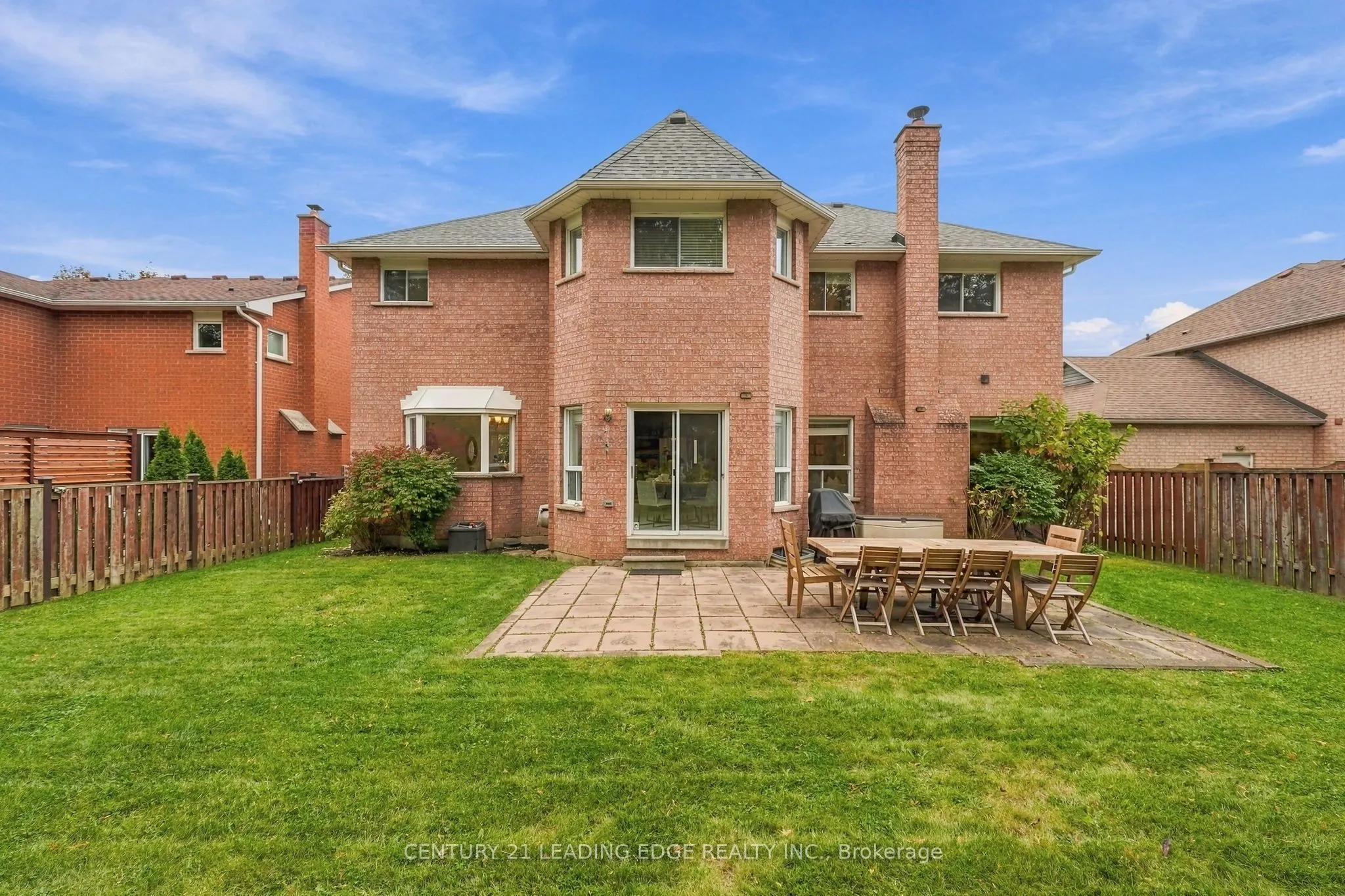 1629 Valley Ridge Crescent