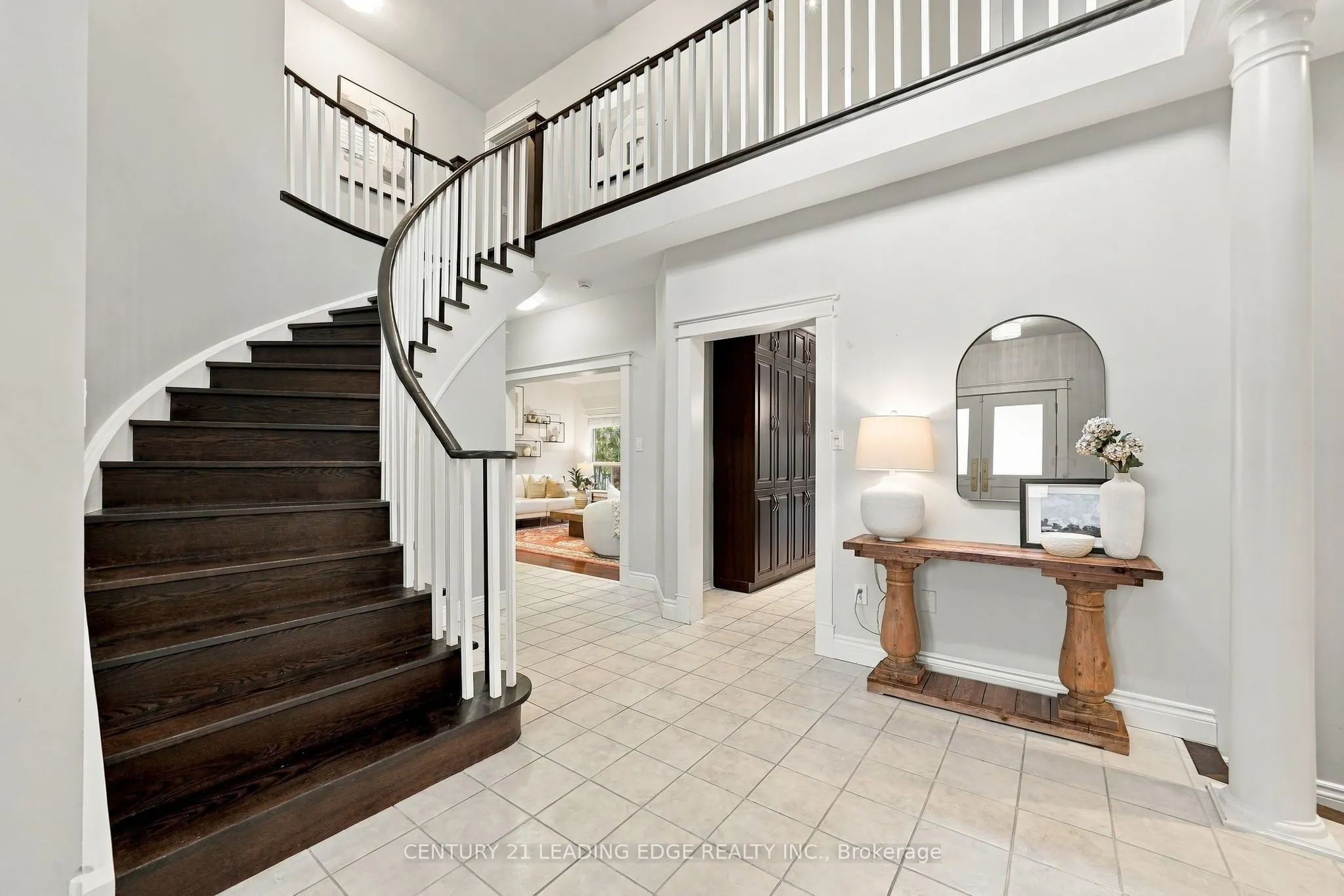 1629 Valley Ridge Crescent