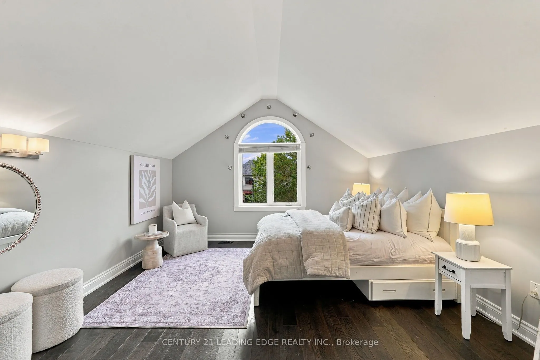 1629 Valley Ridge Crescent