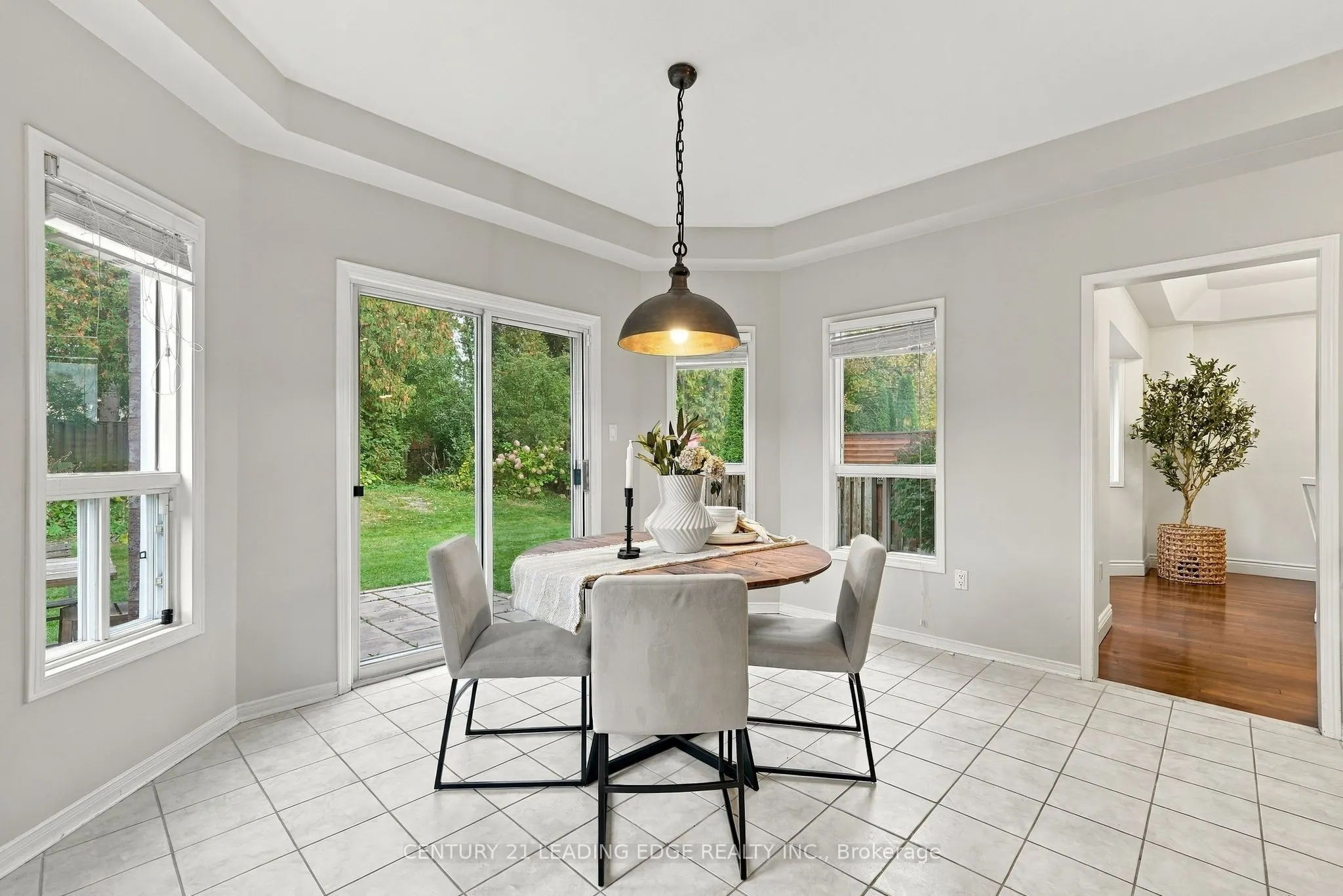 1629 Valley Ridge Crescent