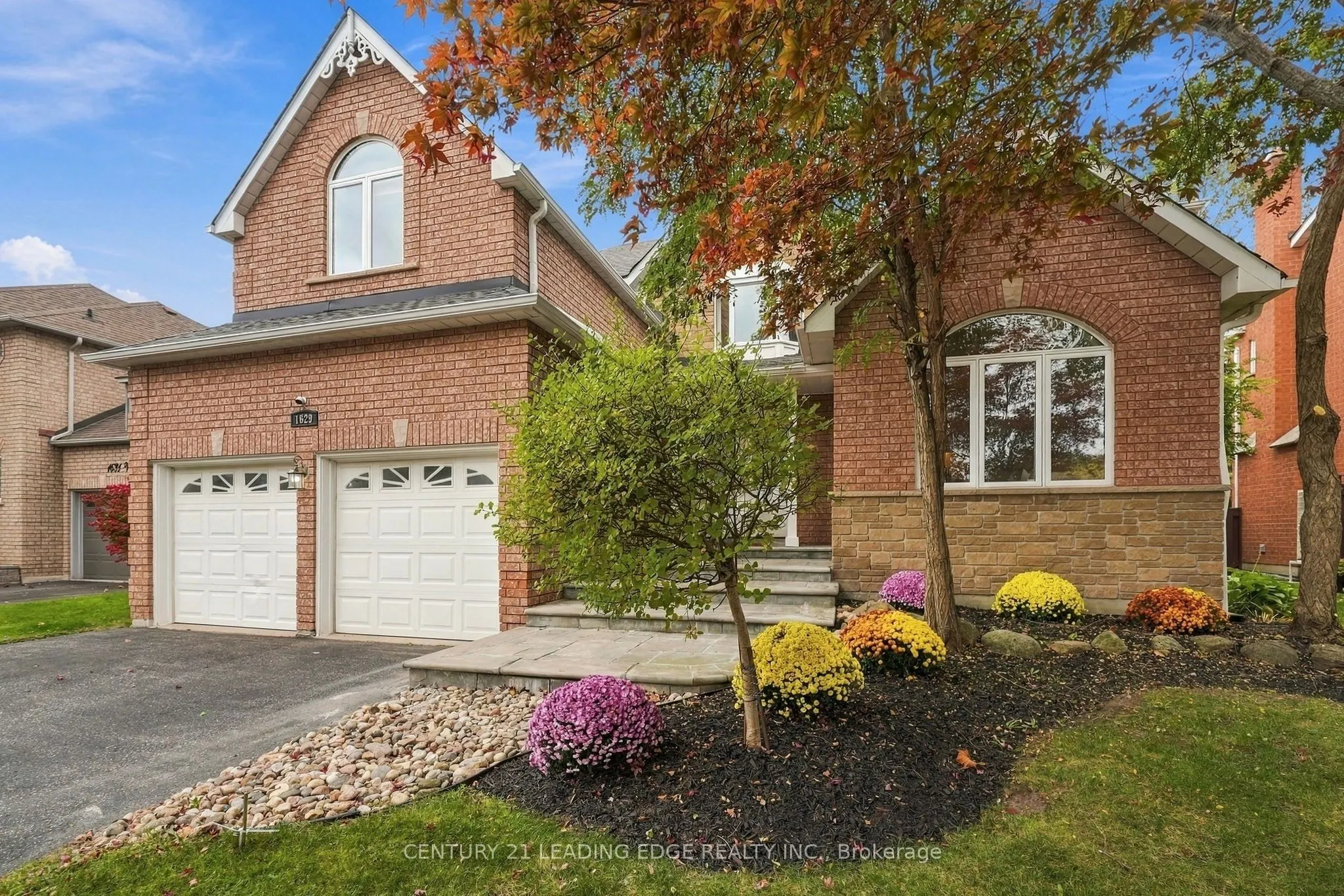 1629 Valley Ridge Crescent