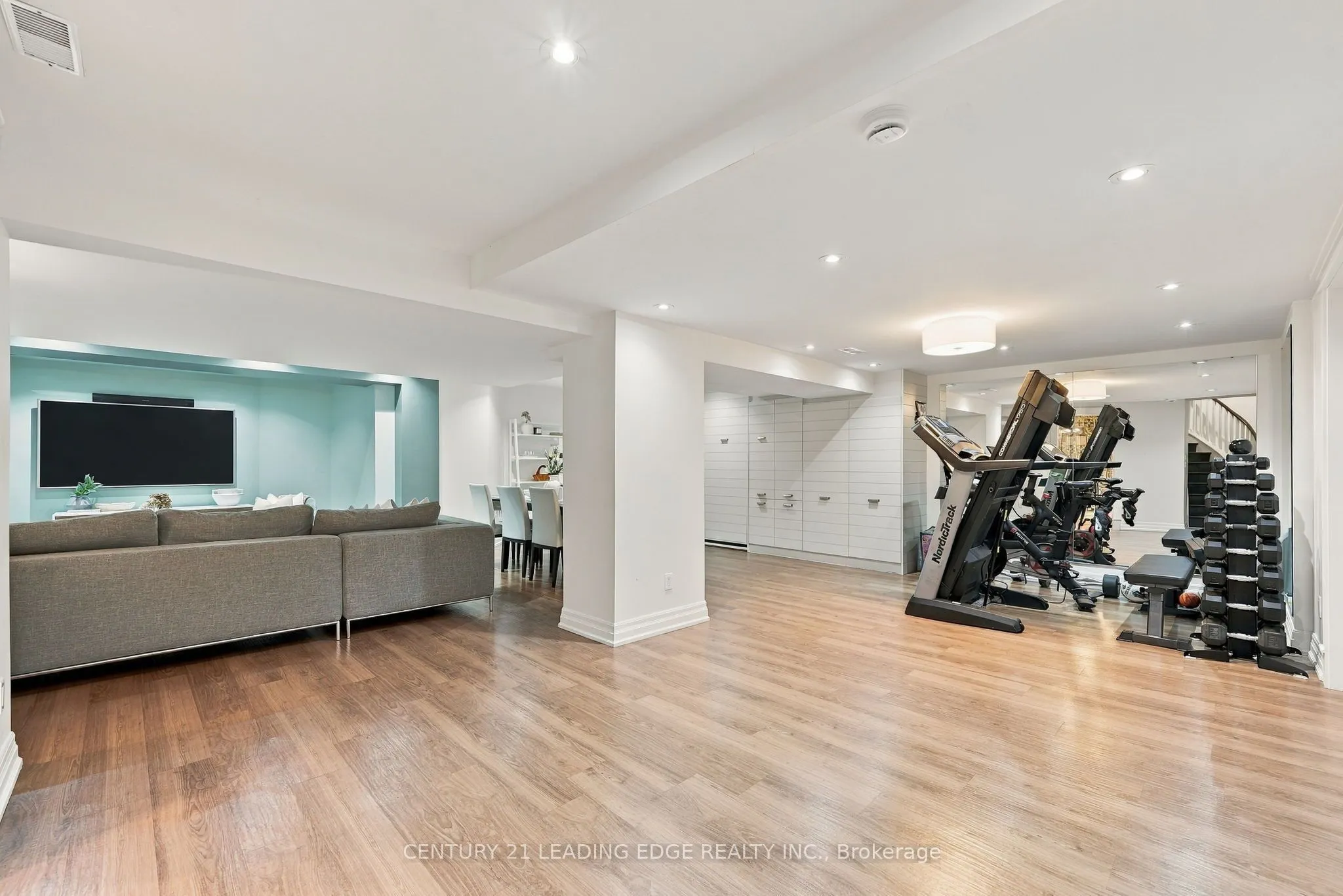 1629 Valley Ridge Crescent