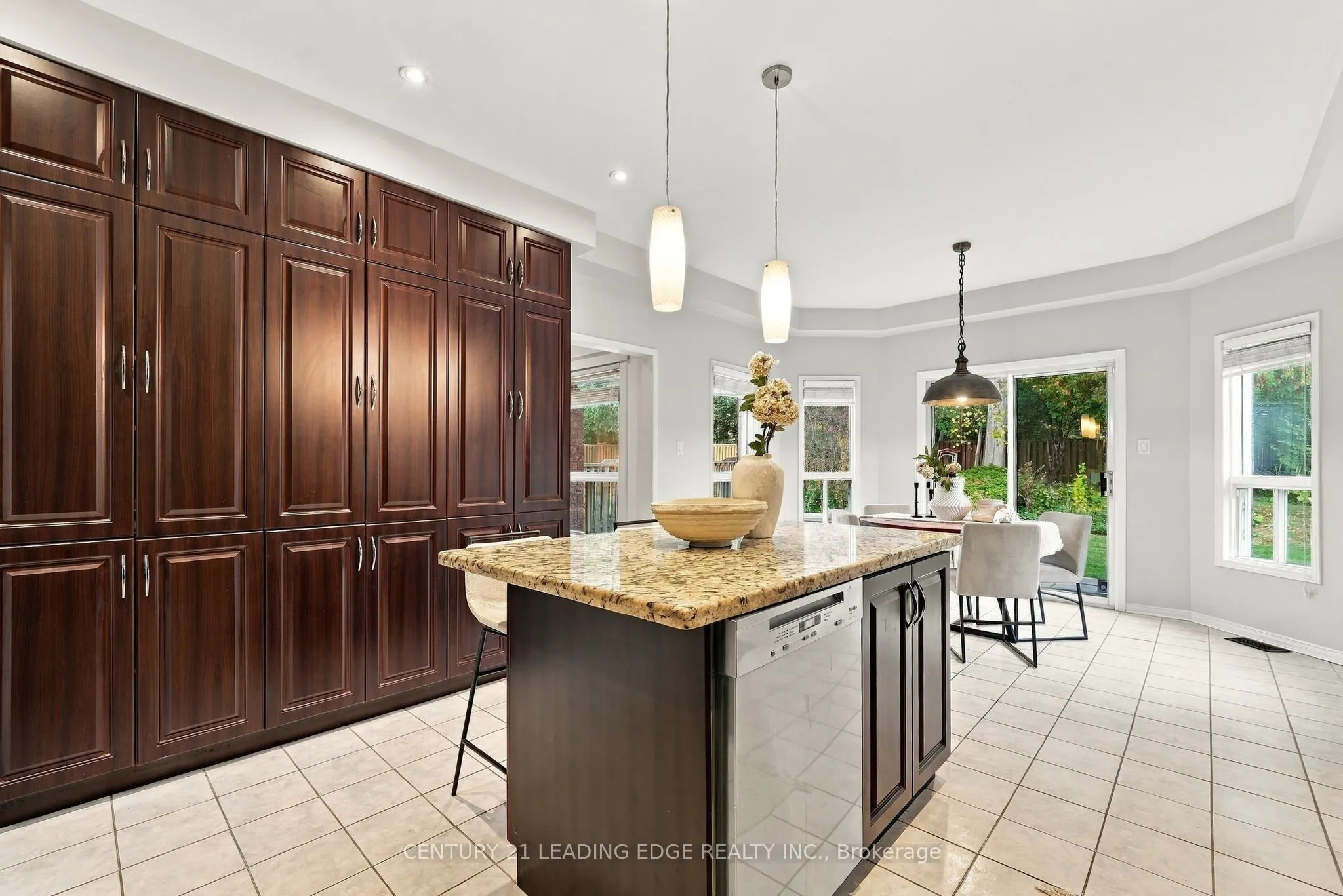 1629 Valley Ridge Crescent