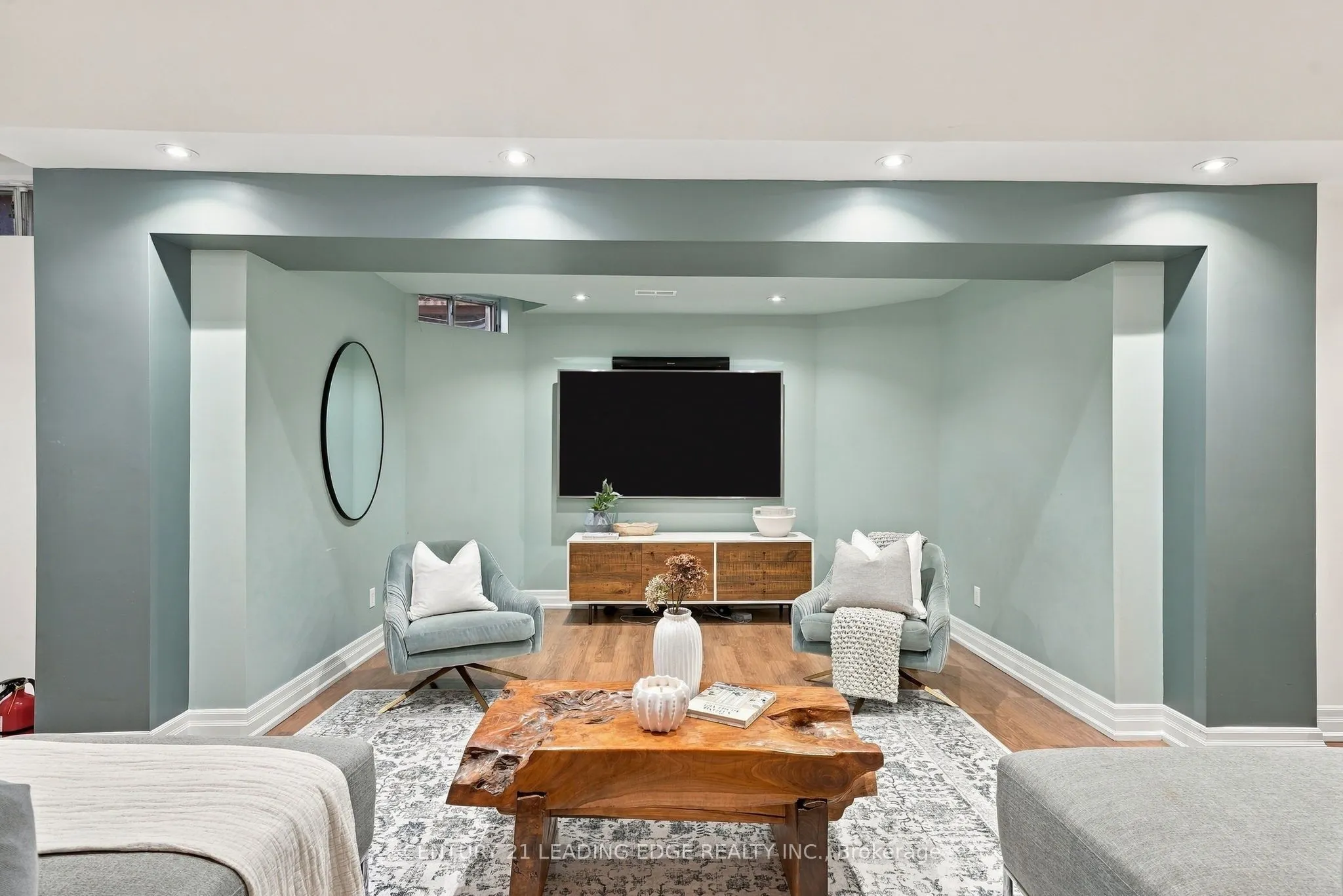 1629 Valley Ridge Crescent
