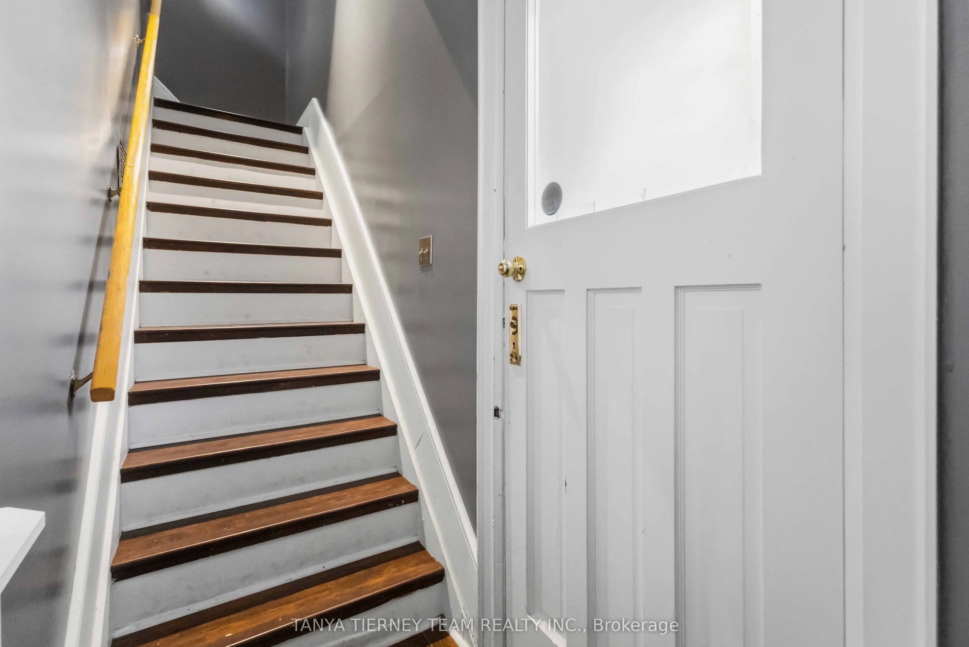 168 Centre Street S #Upper