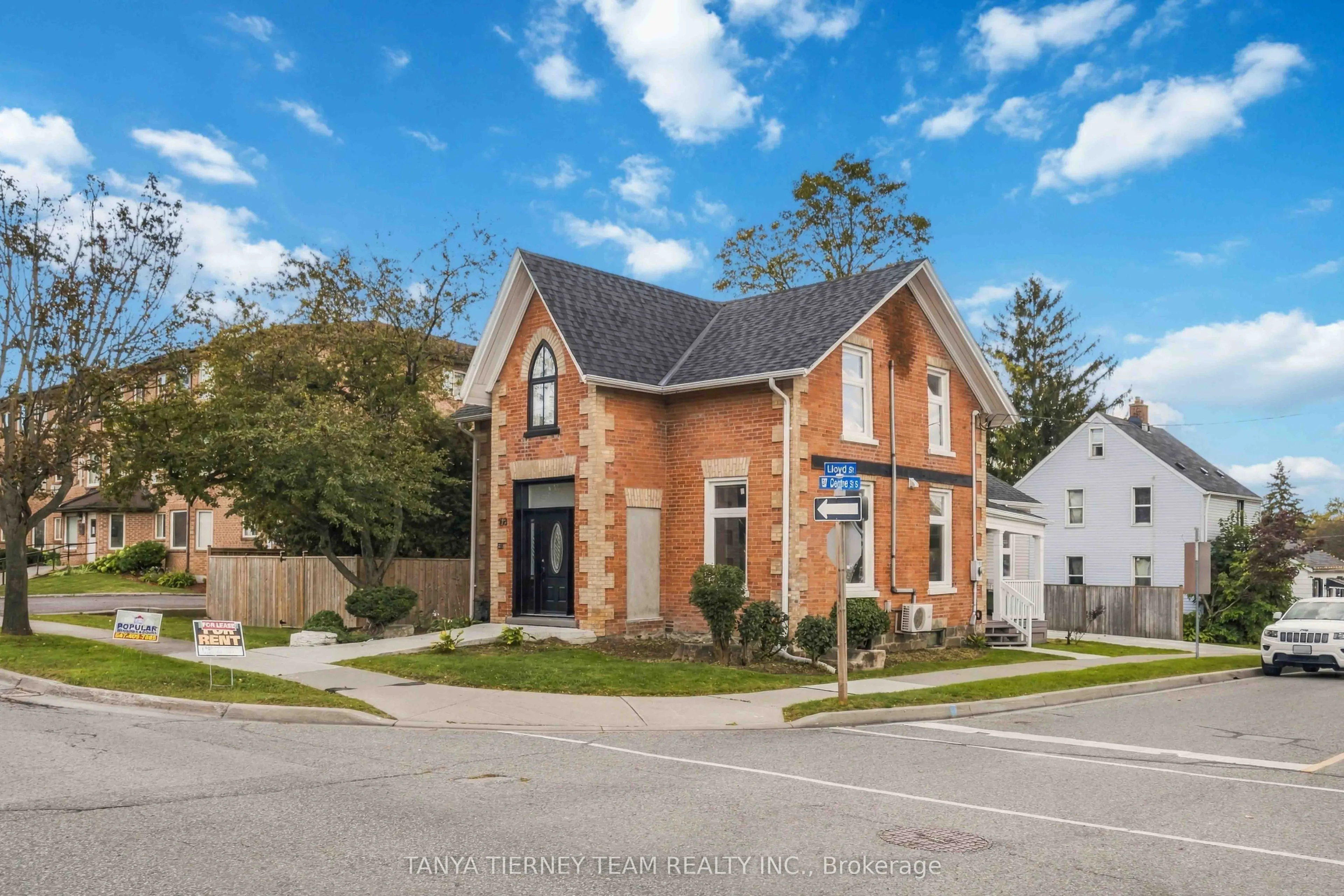 168 Centre Street S #Upper