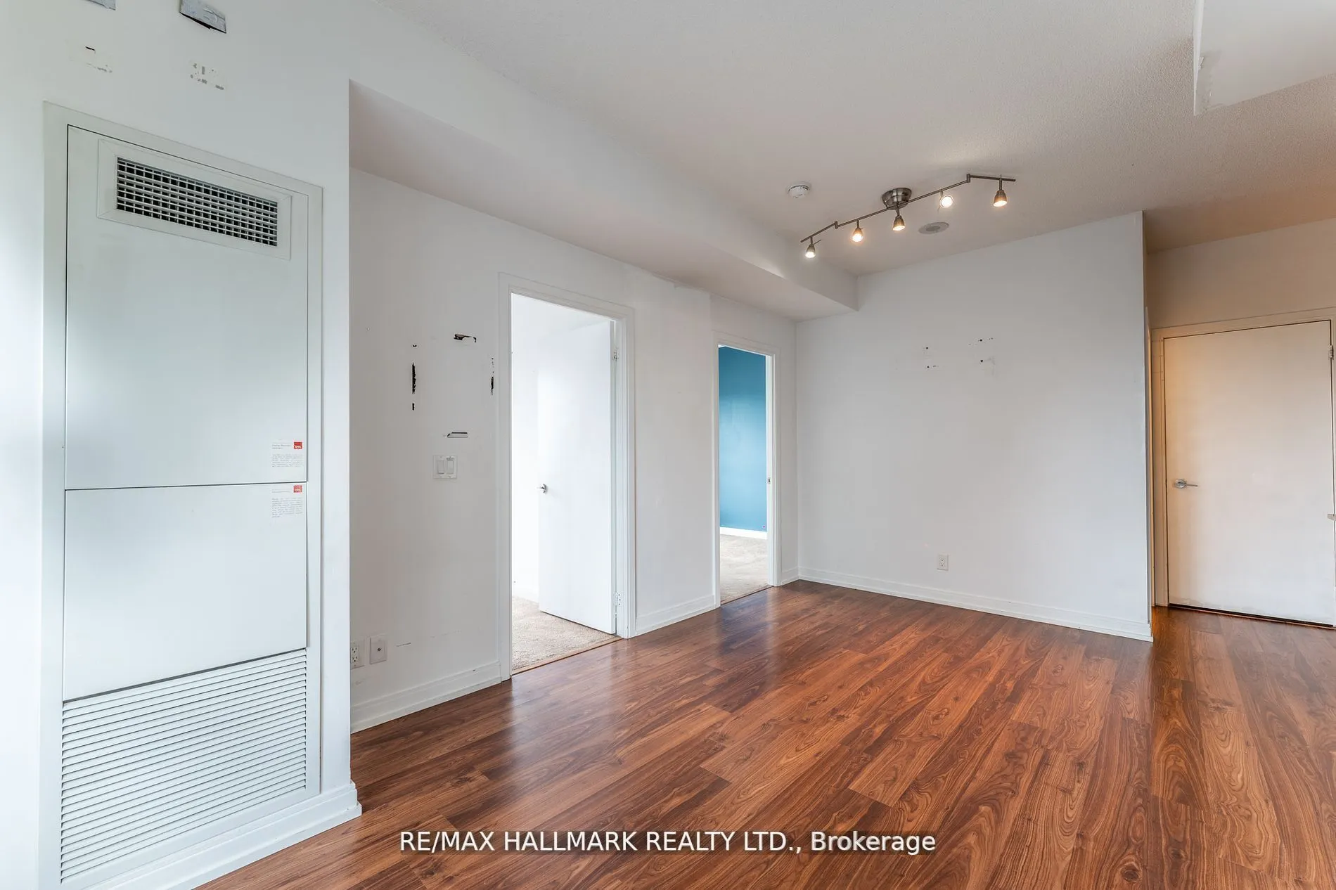 181 Village Green Square #2220