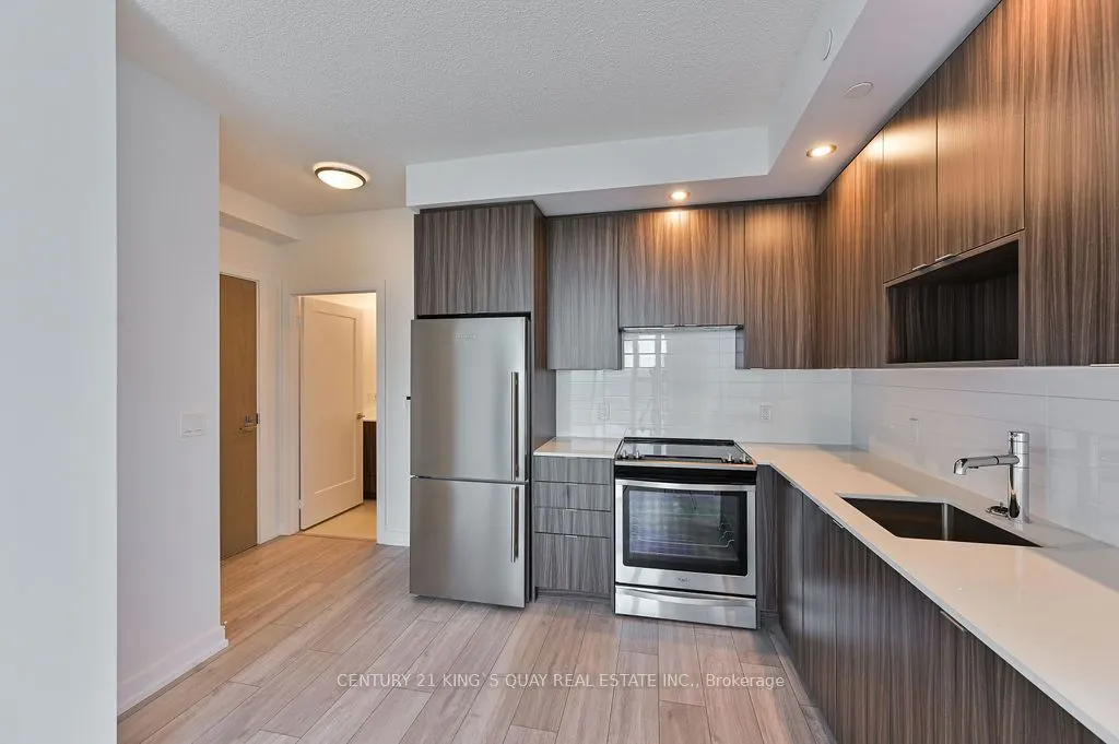 225 Village Green Square #3008