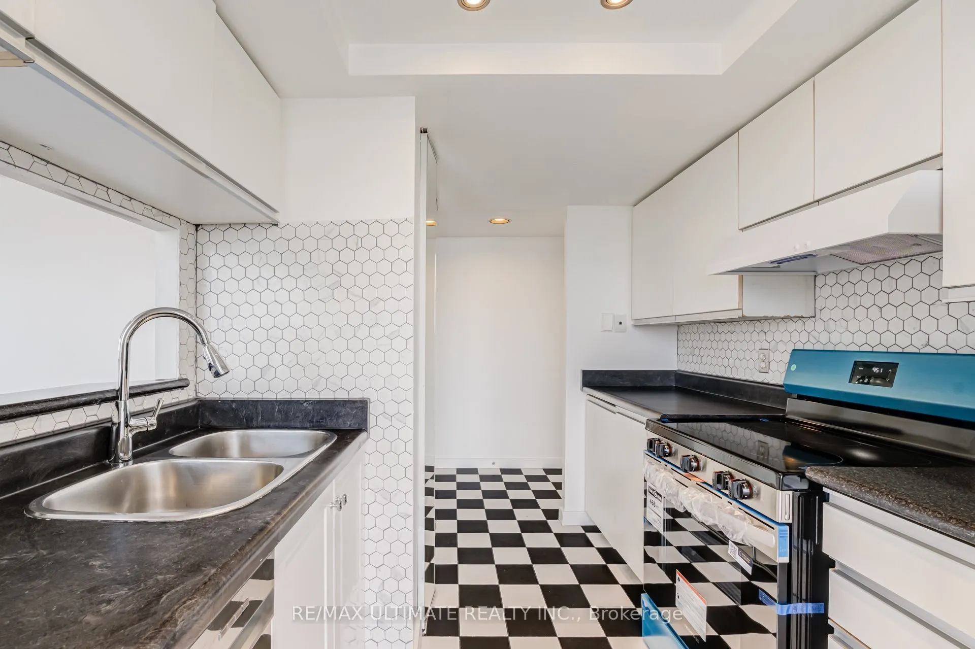 1470 Midland Avenue #601
