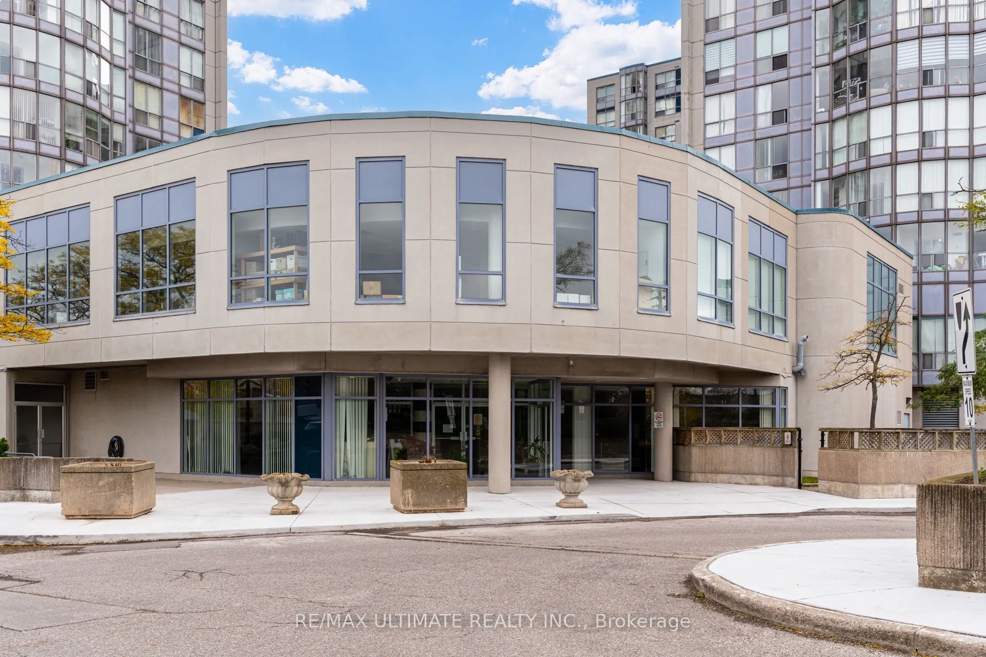 1470 Midland Avenue #601