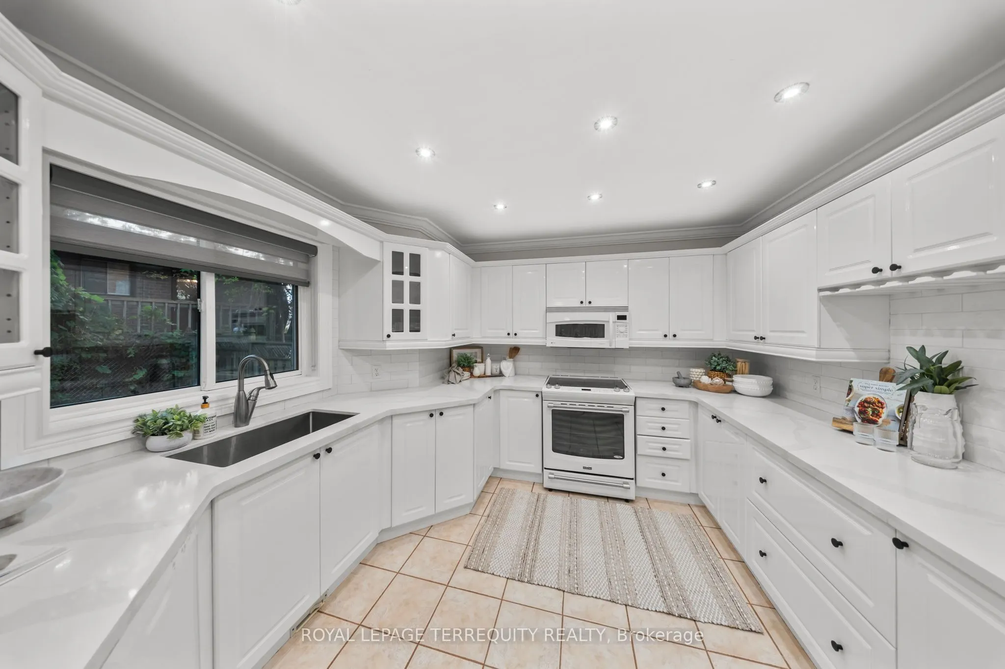 611 Capilano Crescent