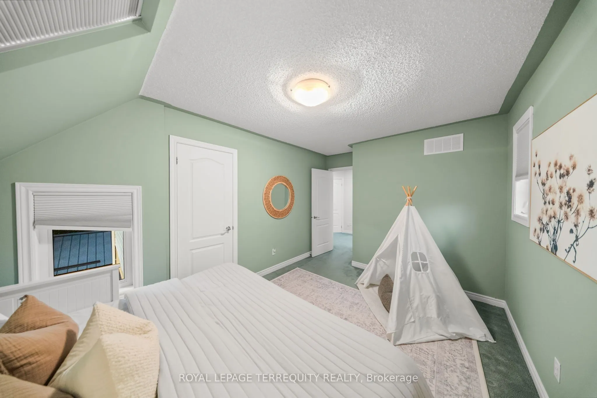 611 Capilano Crescent