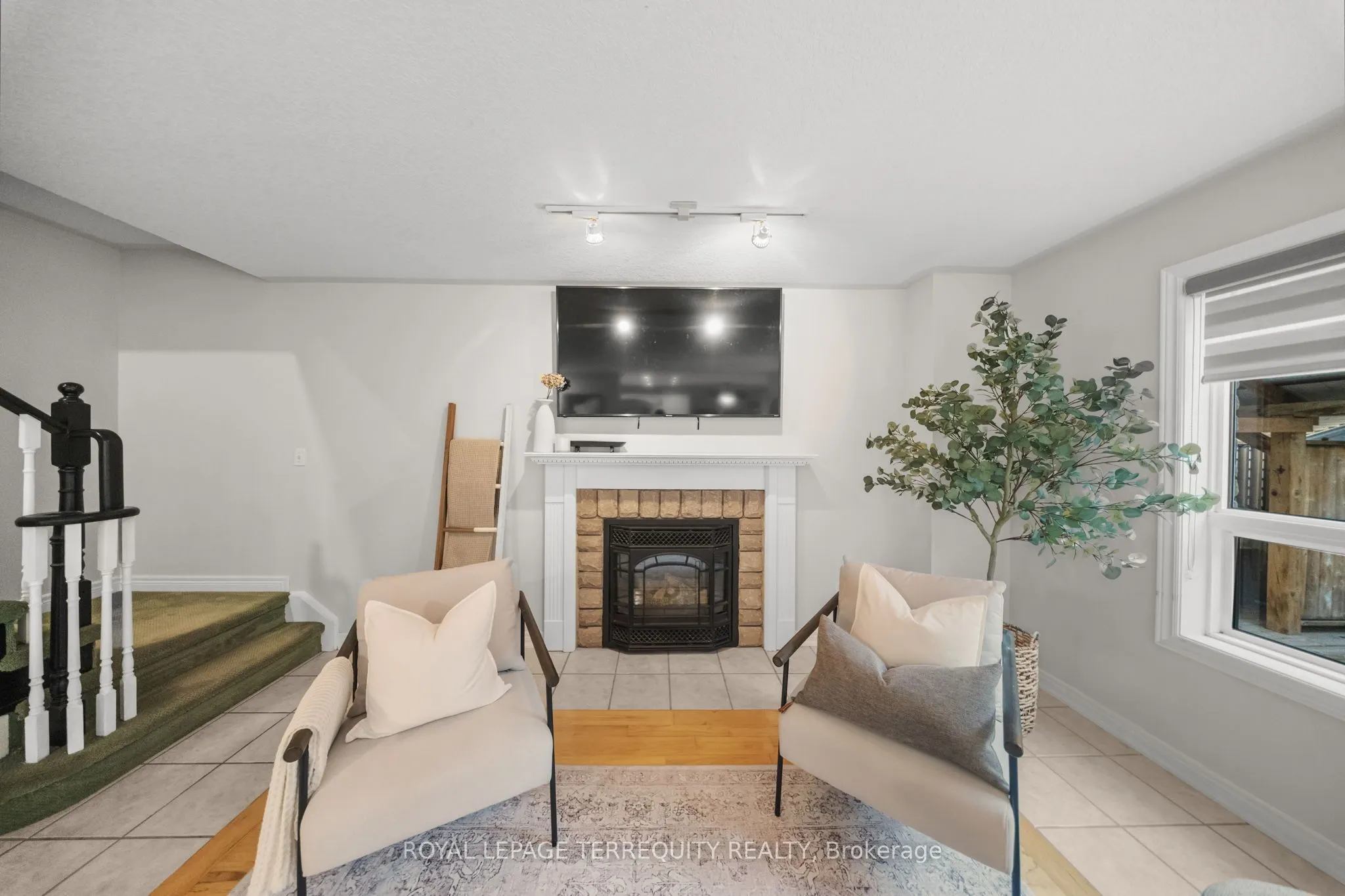 611 Capilano Crescent