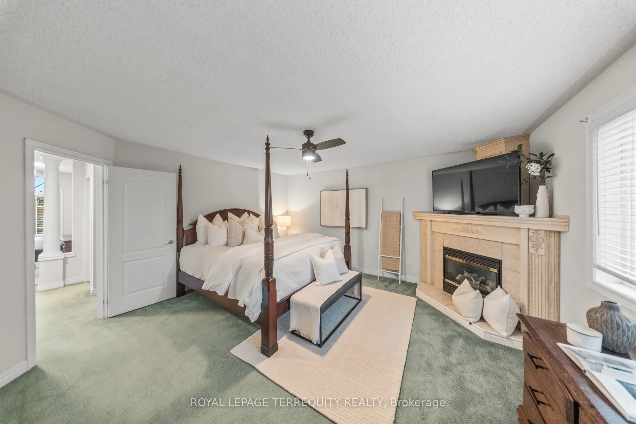 611 Capilano Crescent
