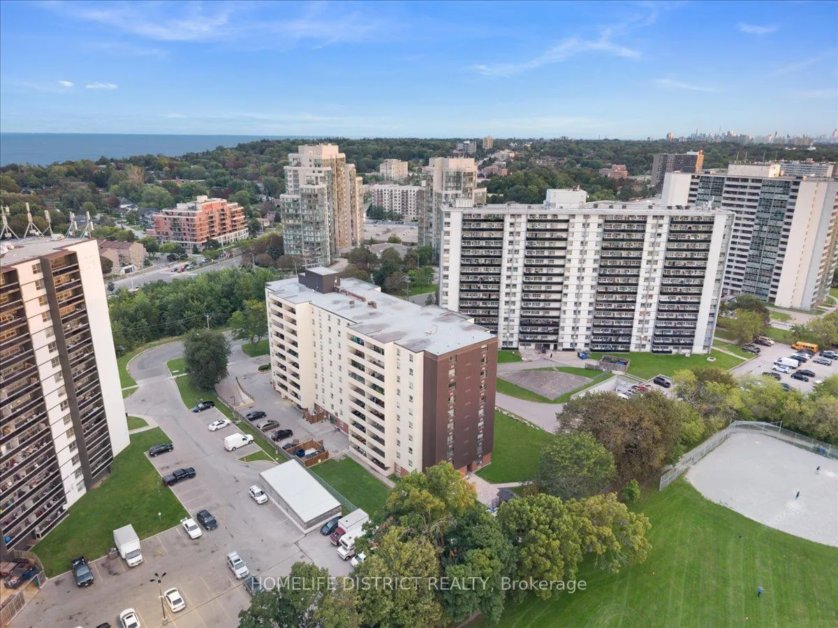 3420 Eglinton Avenue E #404