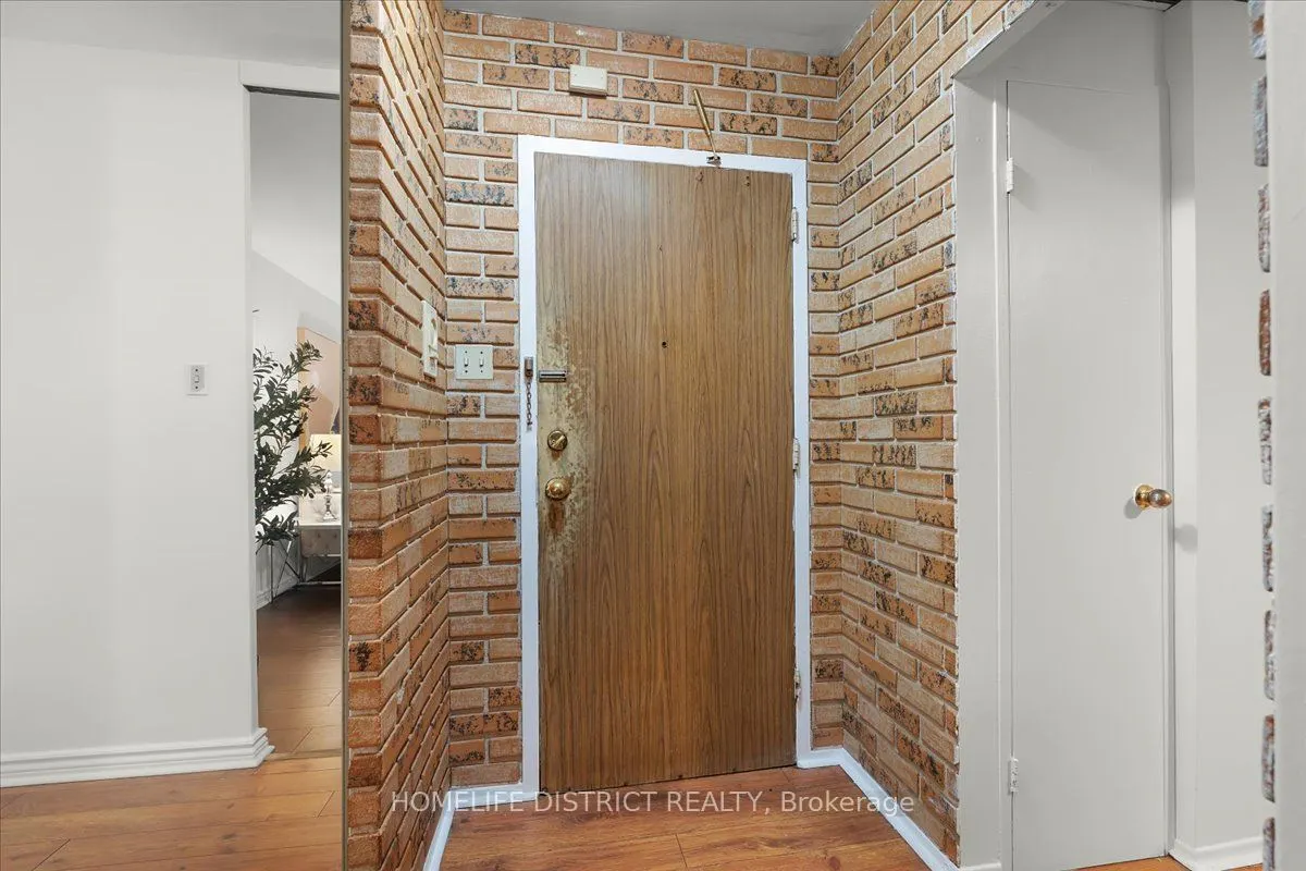 3420 Eglinton Avenue E #404