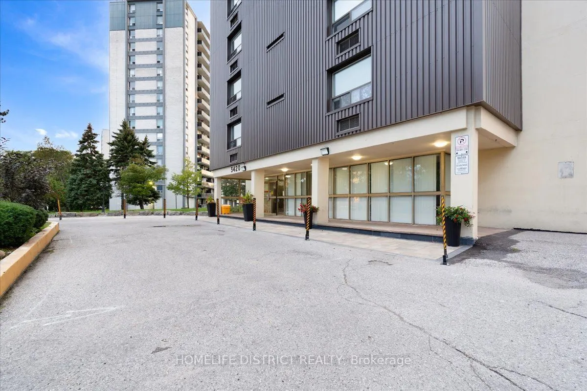 3420 Eglinton Avenue E #404