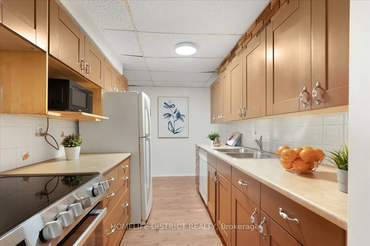 3420 Eglinton Avenue E #404
