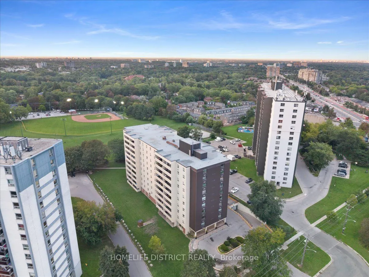 3420 Eglinton Avenue E #404