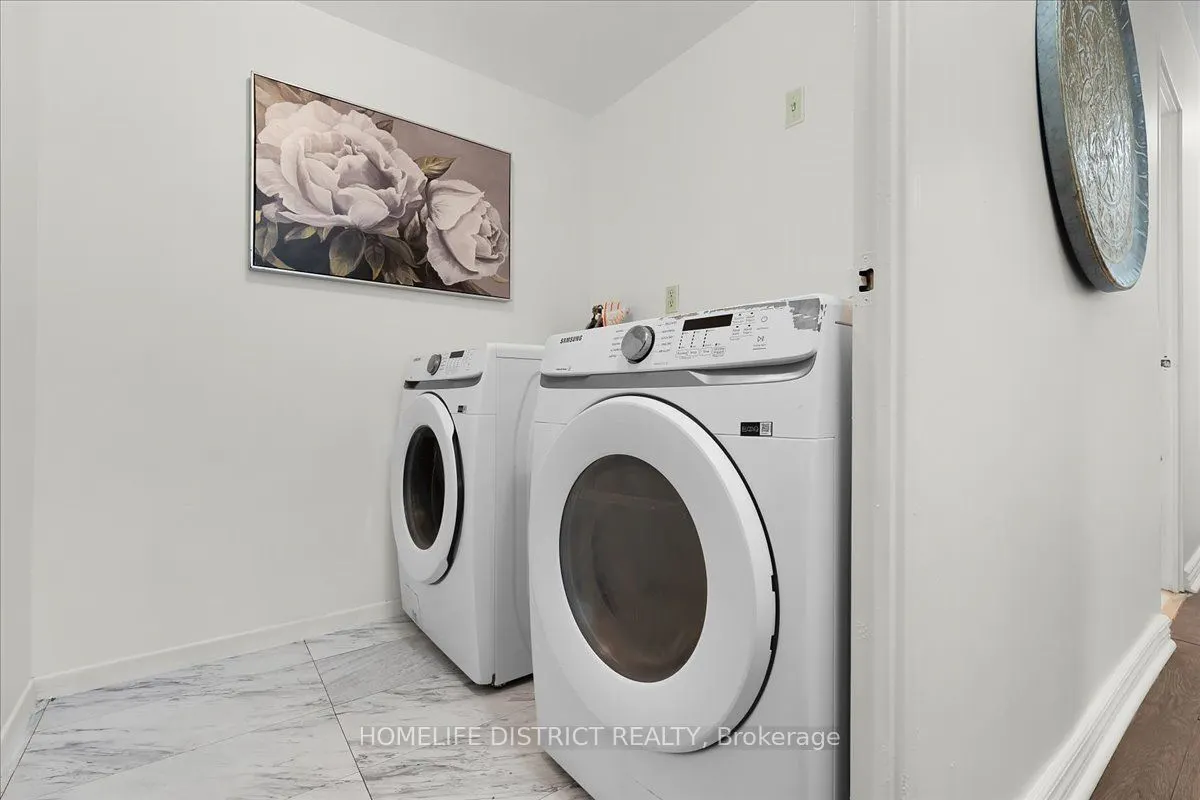 3420 Eglinton Avenue E #404