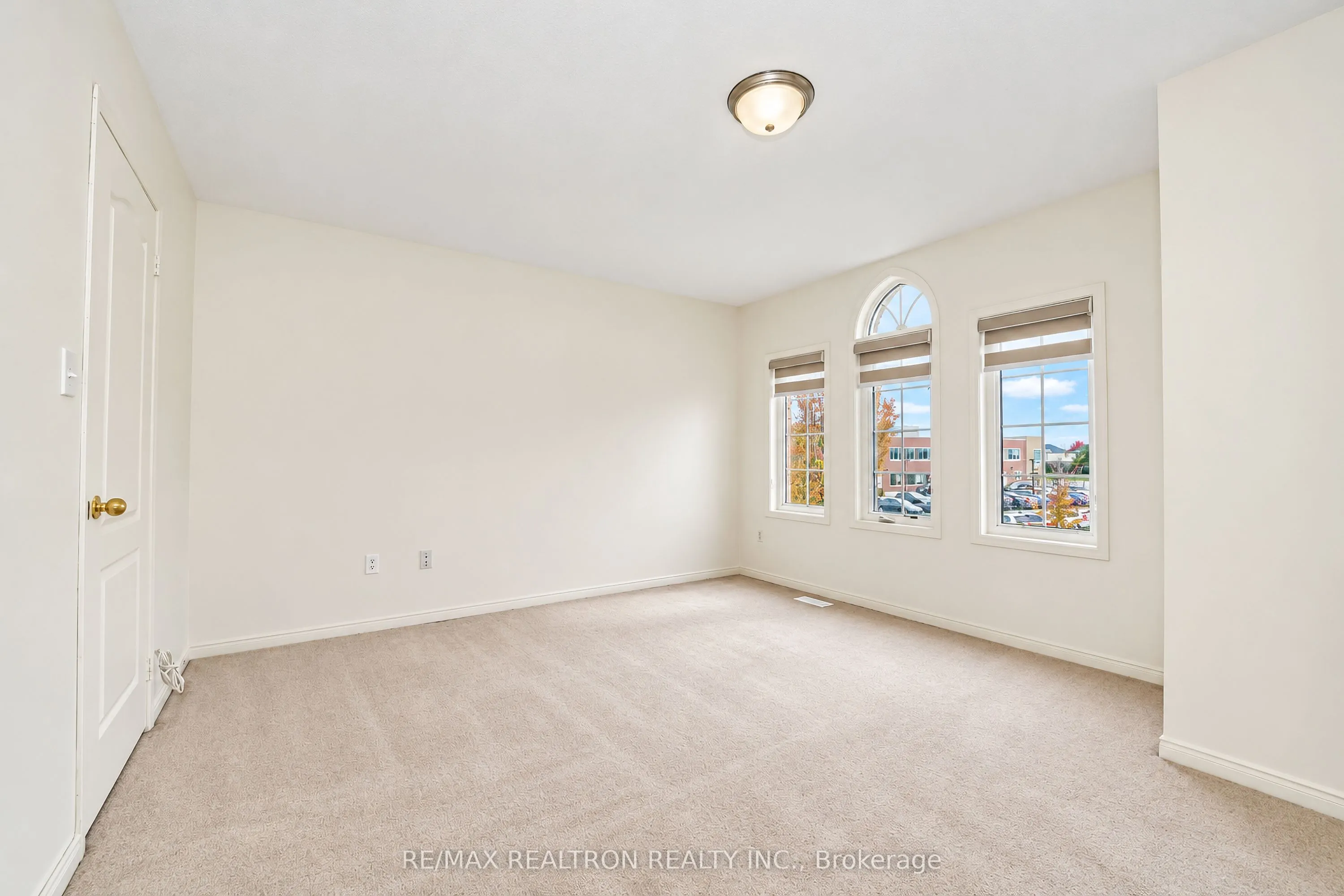 90 Williamson Drive E