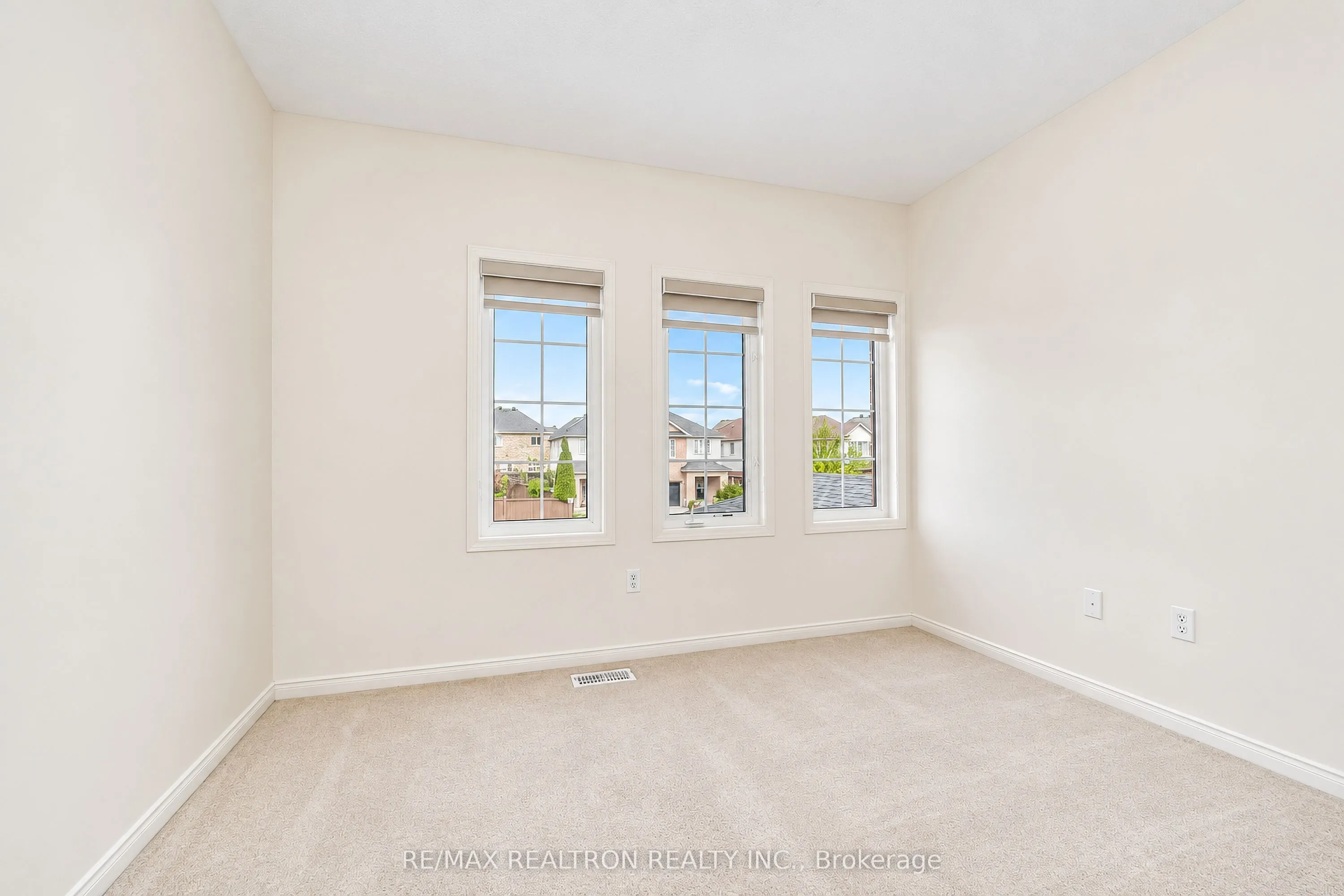 90 Williamson Drive E