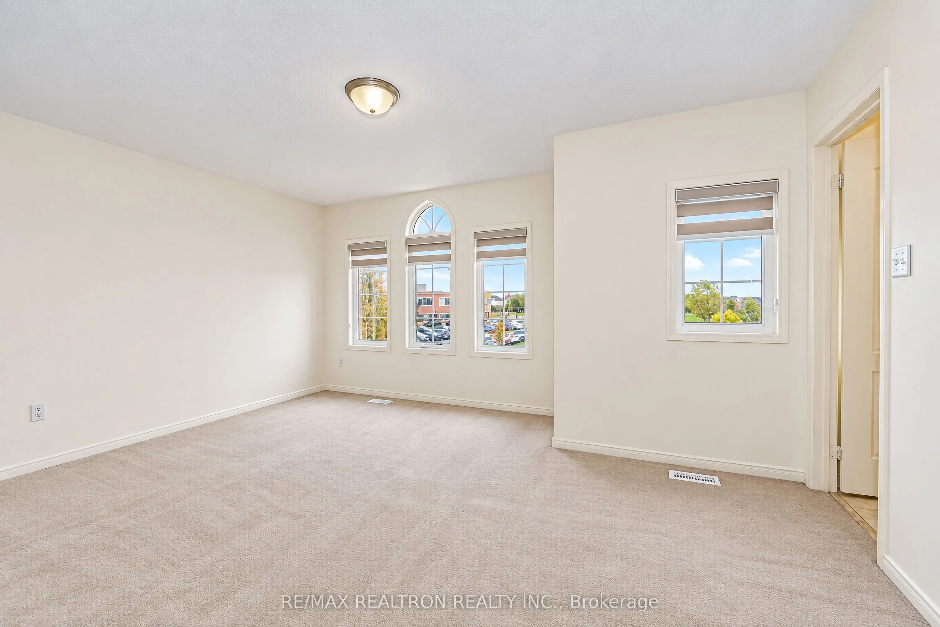 90 Williamson Drive E