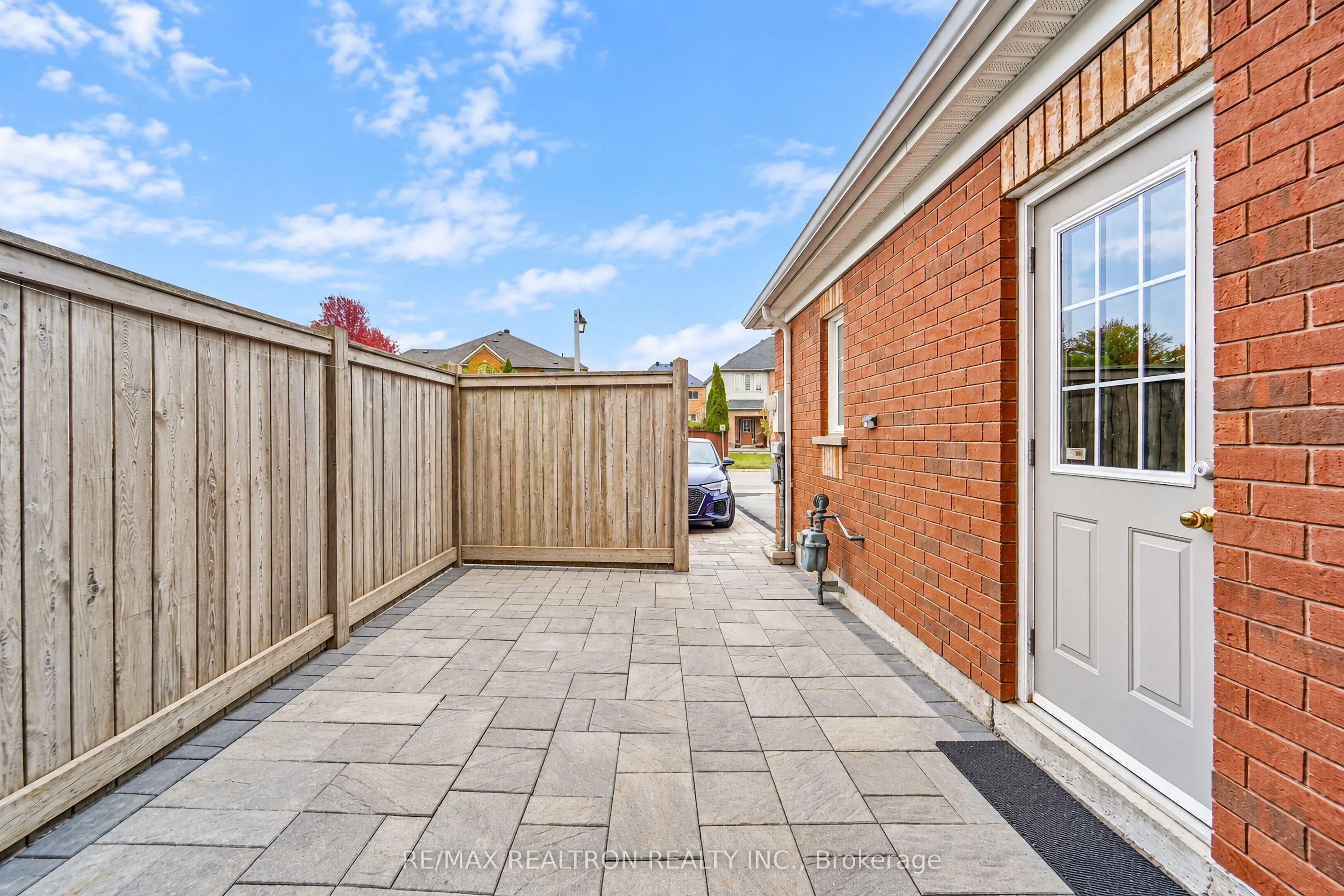 90 Williamson Drive E