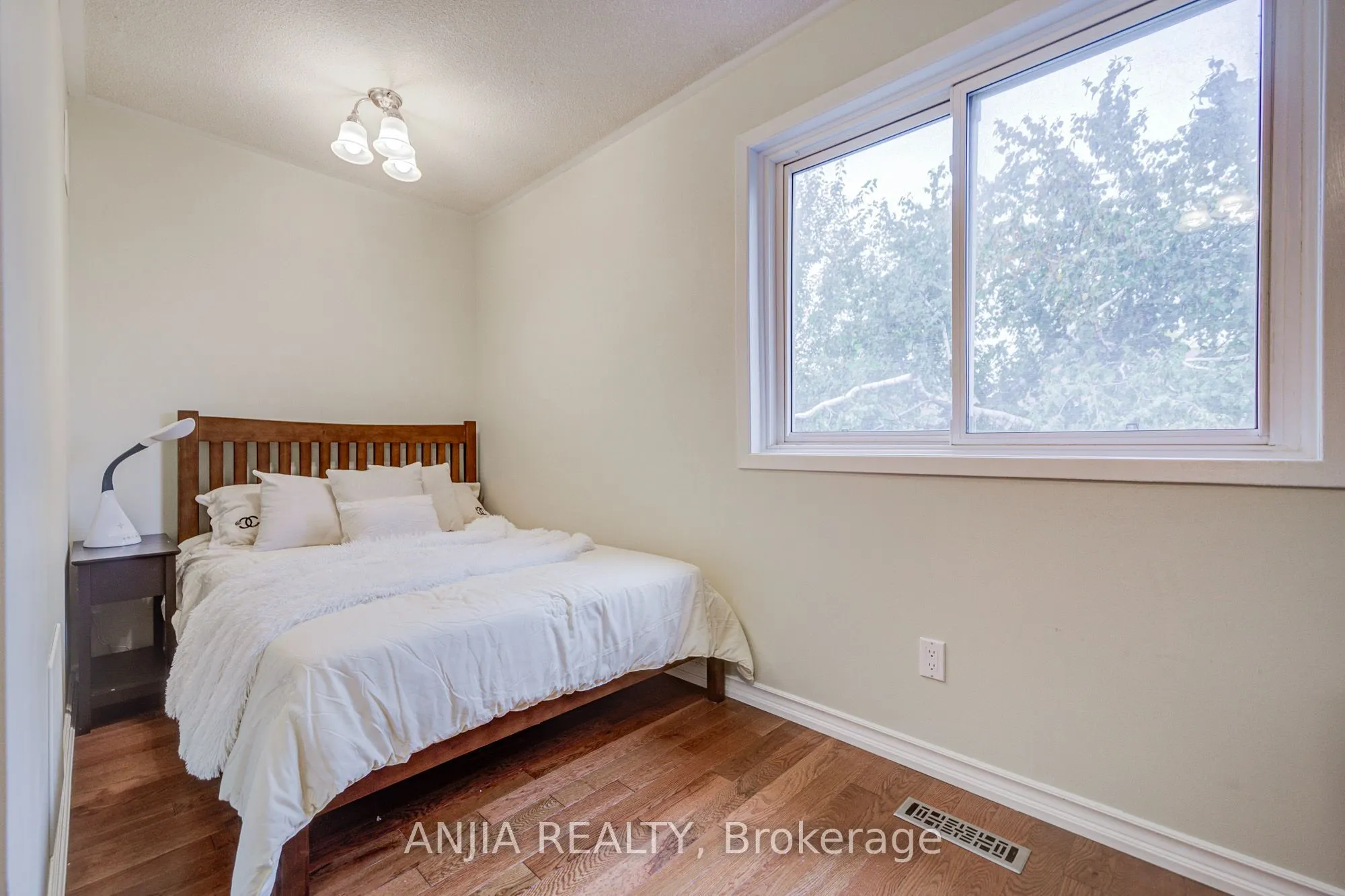 3 Mossbrook Crescent
