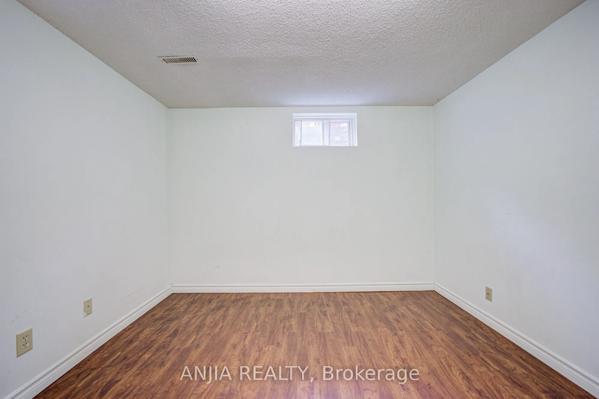3 Mossbrook Crescent