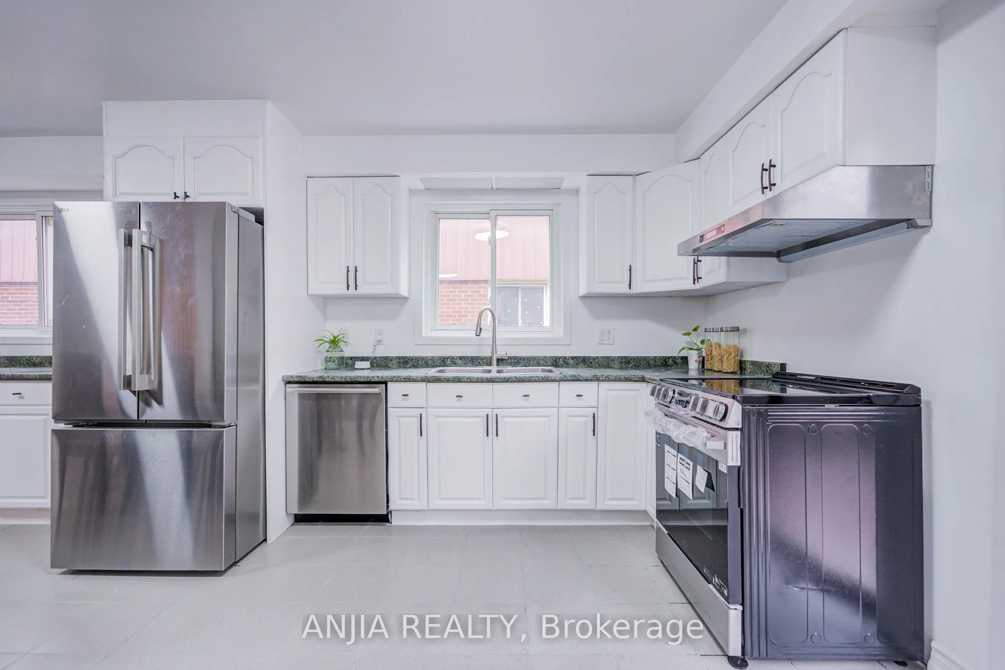 3 Mossbrook Crescent