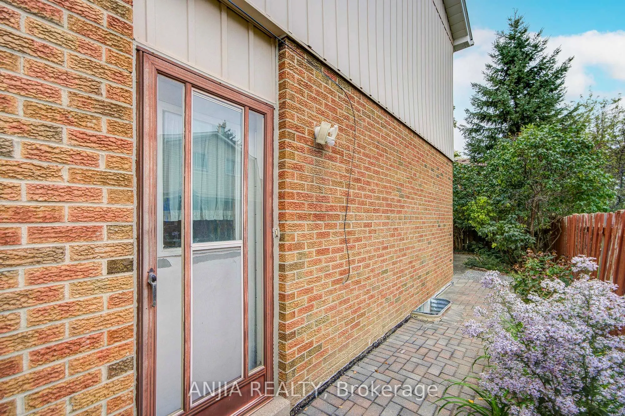 3 Mossbrook Crescent