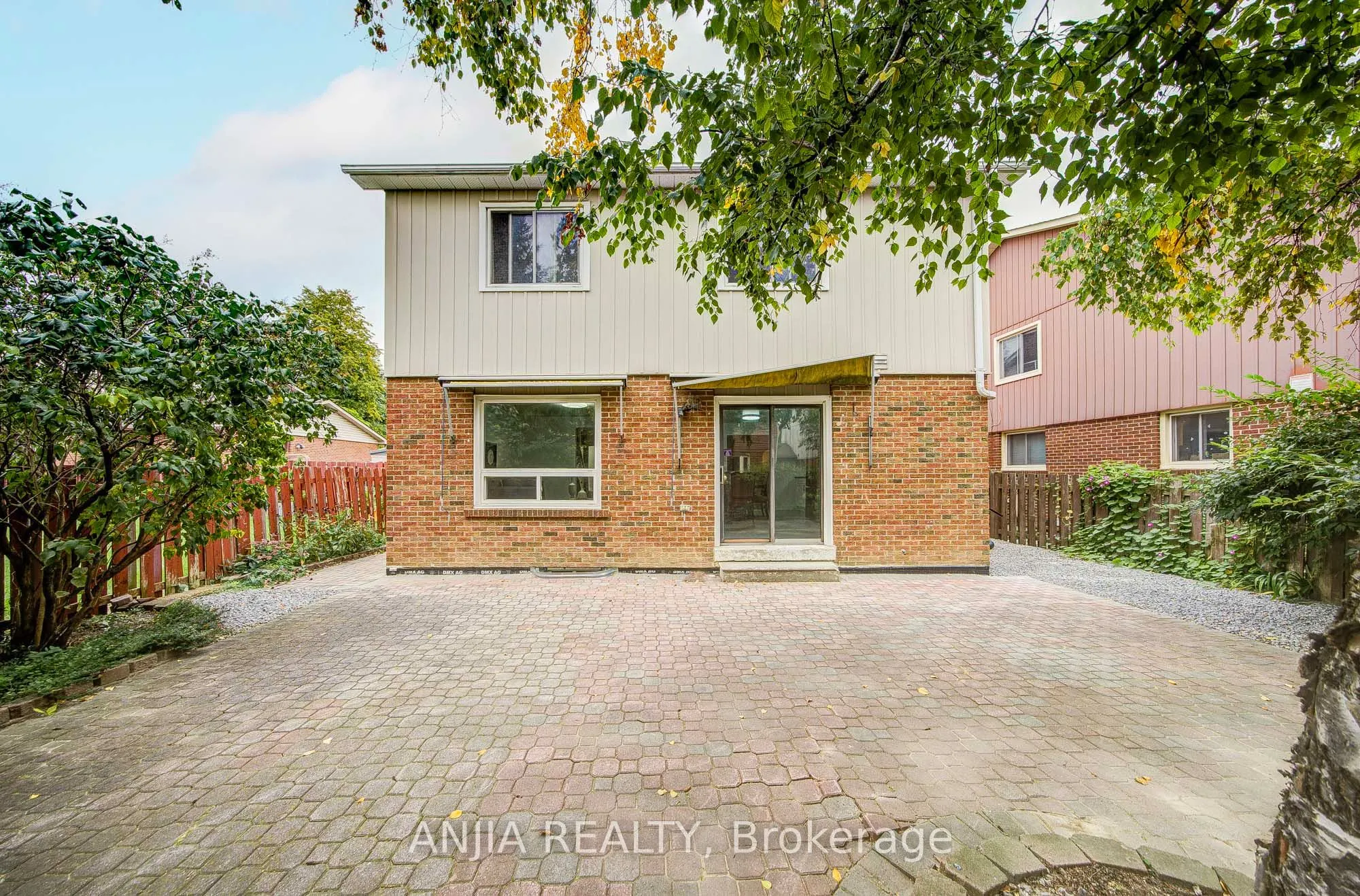 3 Mossbrook Crescent
