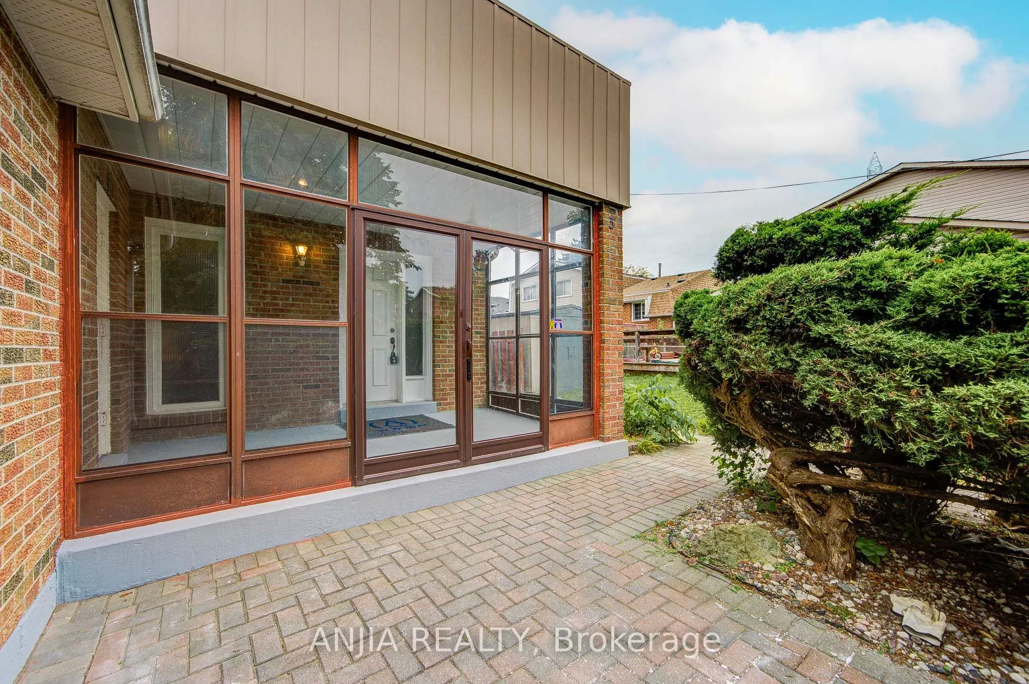 3 Mossbrook Crescent