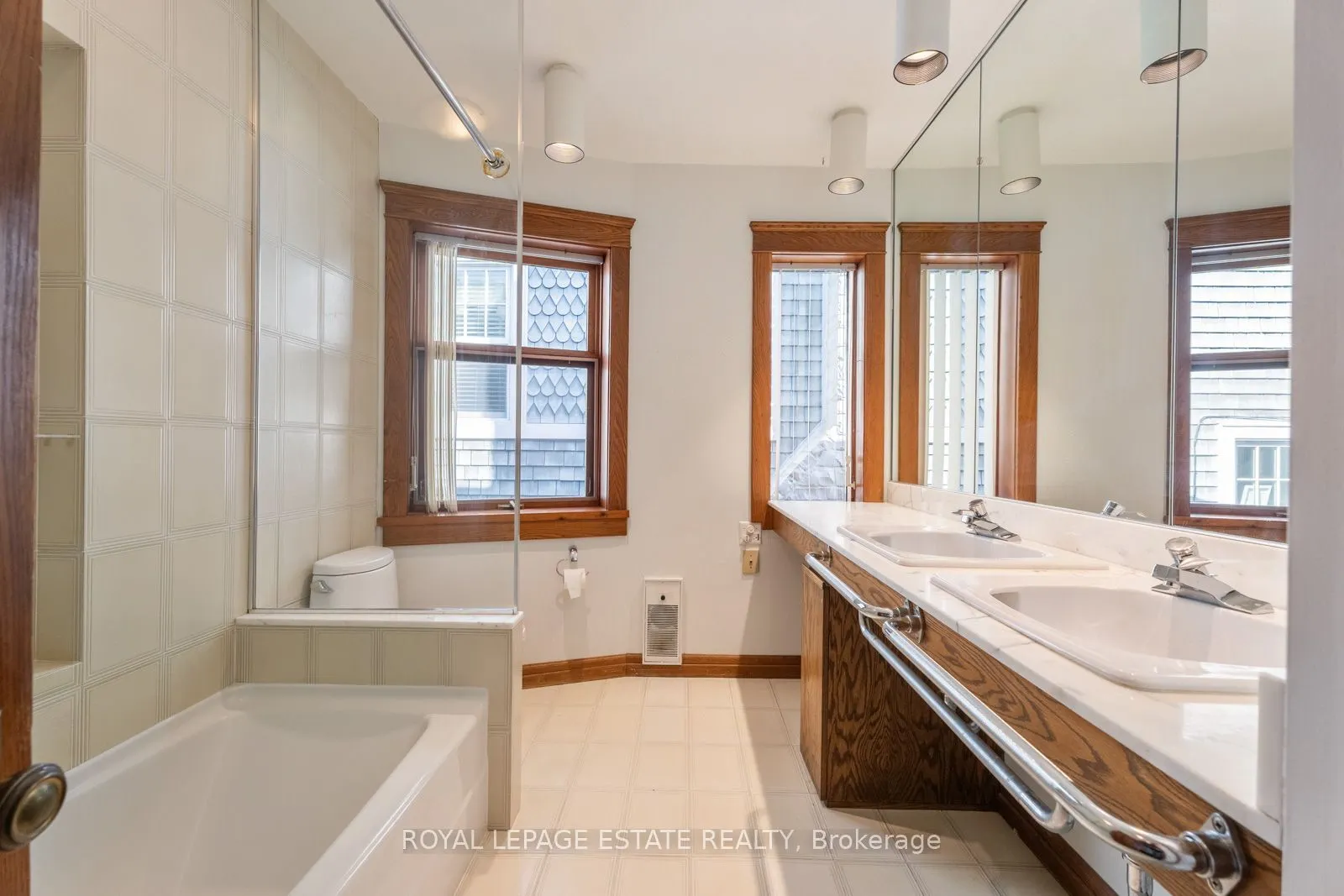 422 Lake Front
