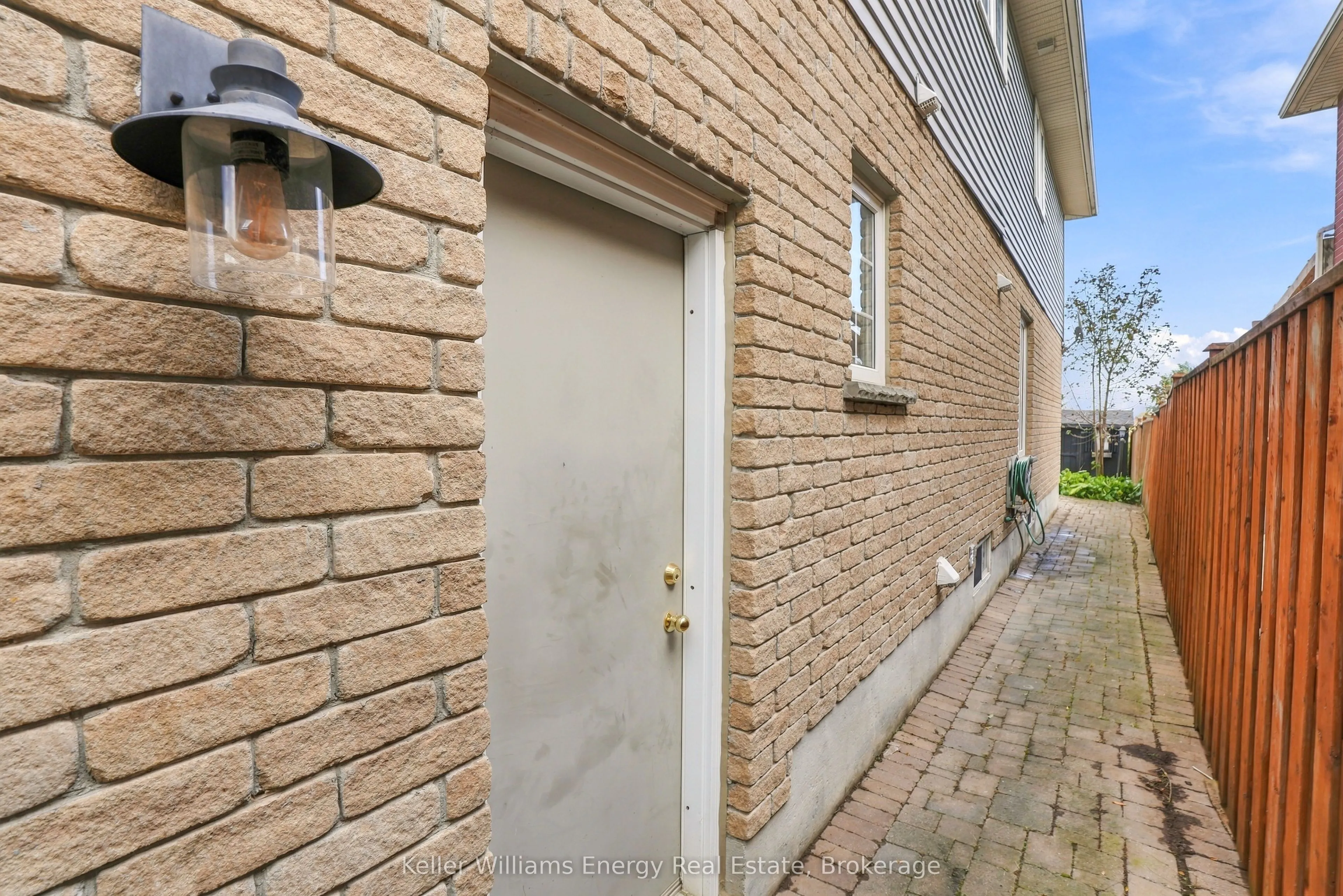 89 Fieldcrest Avenue