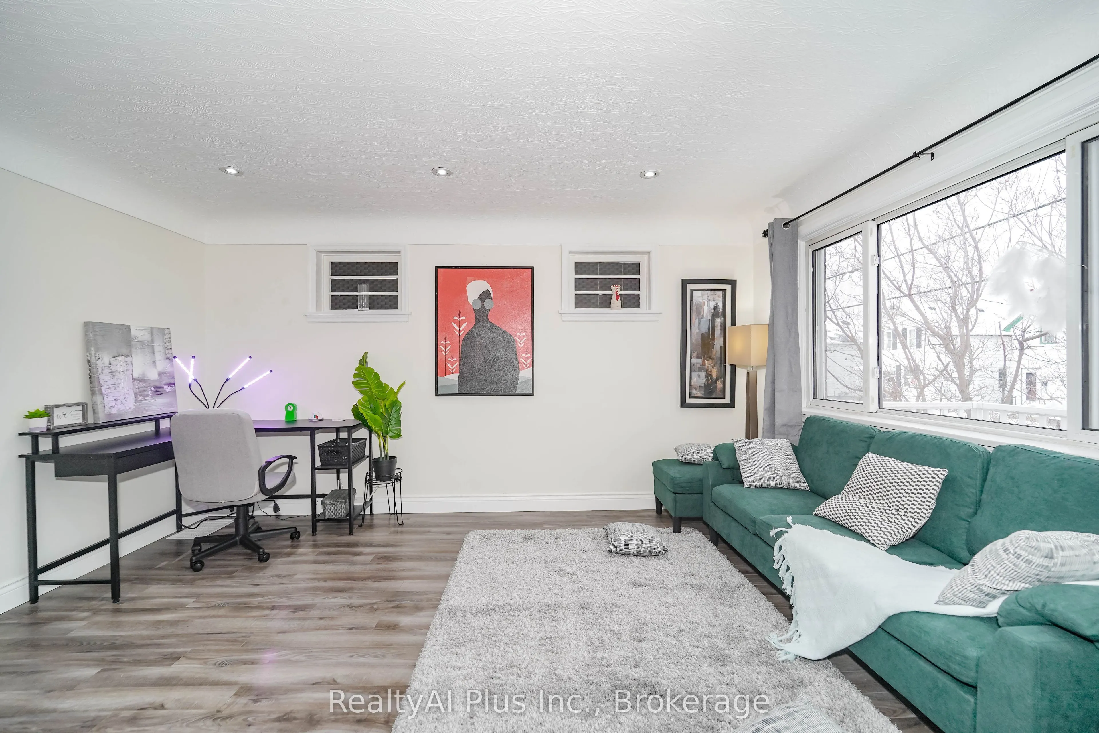 137 Banting Avenue