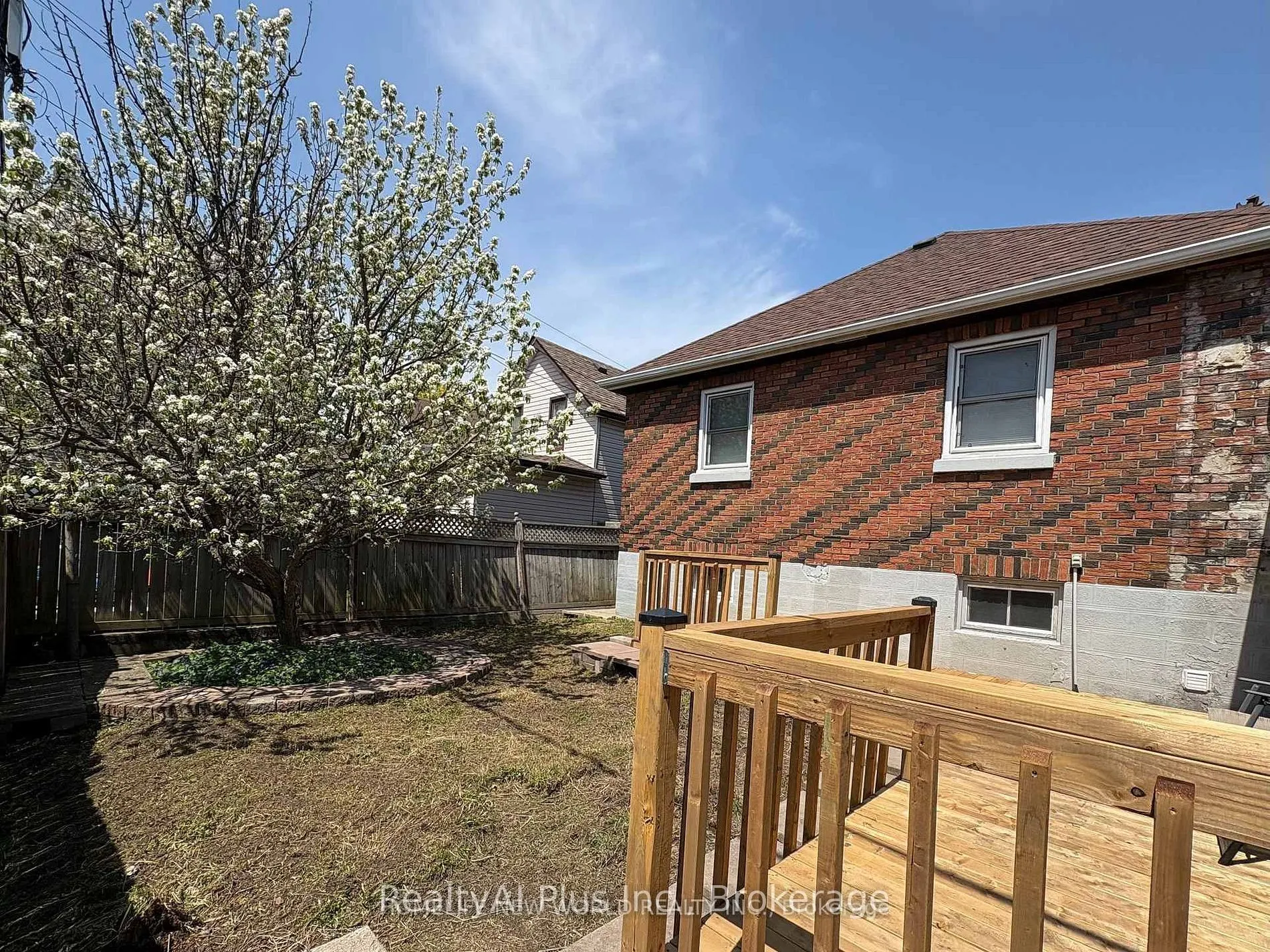 137 Banting Avenue