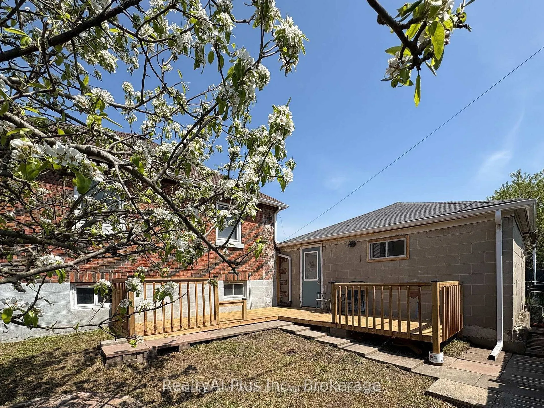 137 Banting Avenue
