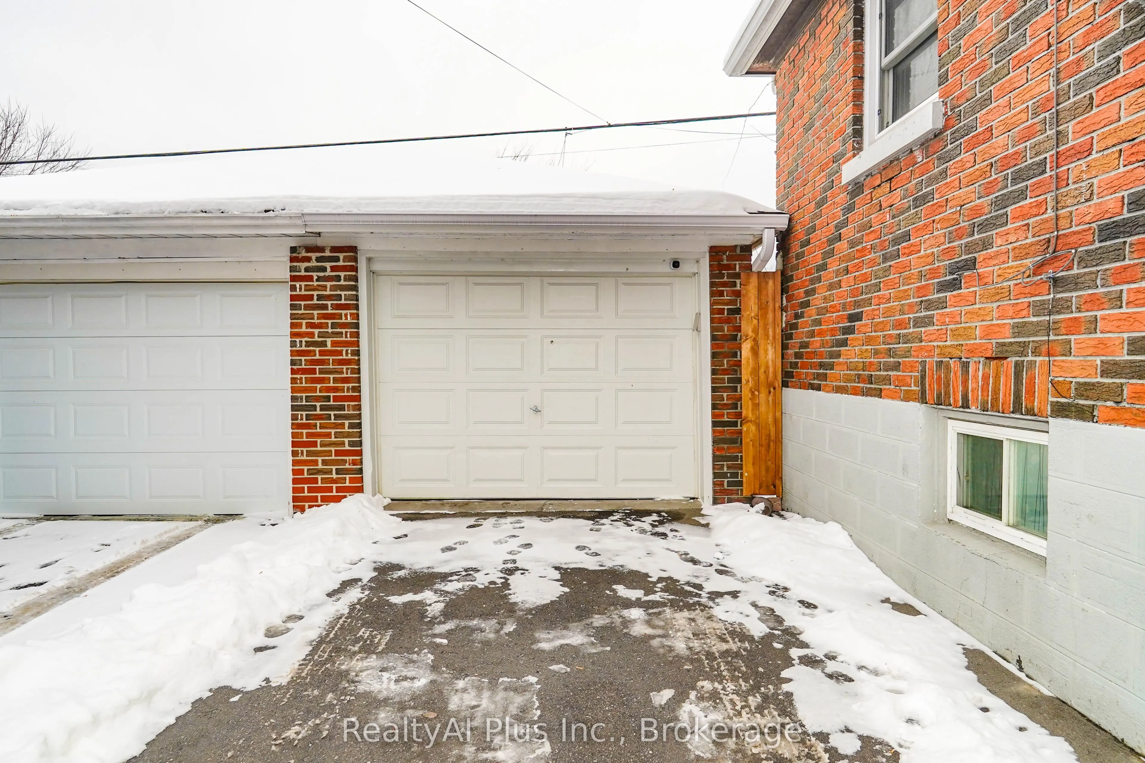 137 Banting Avenue