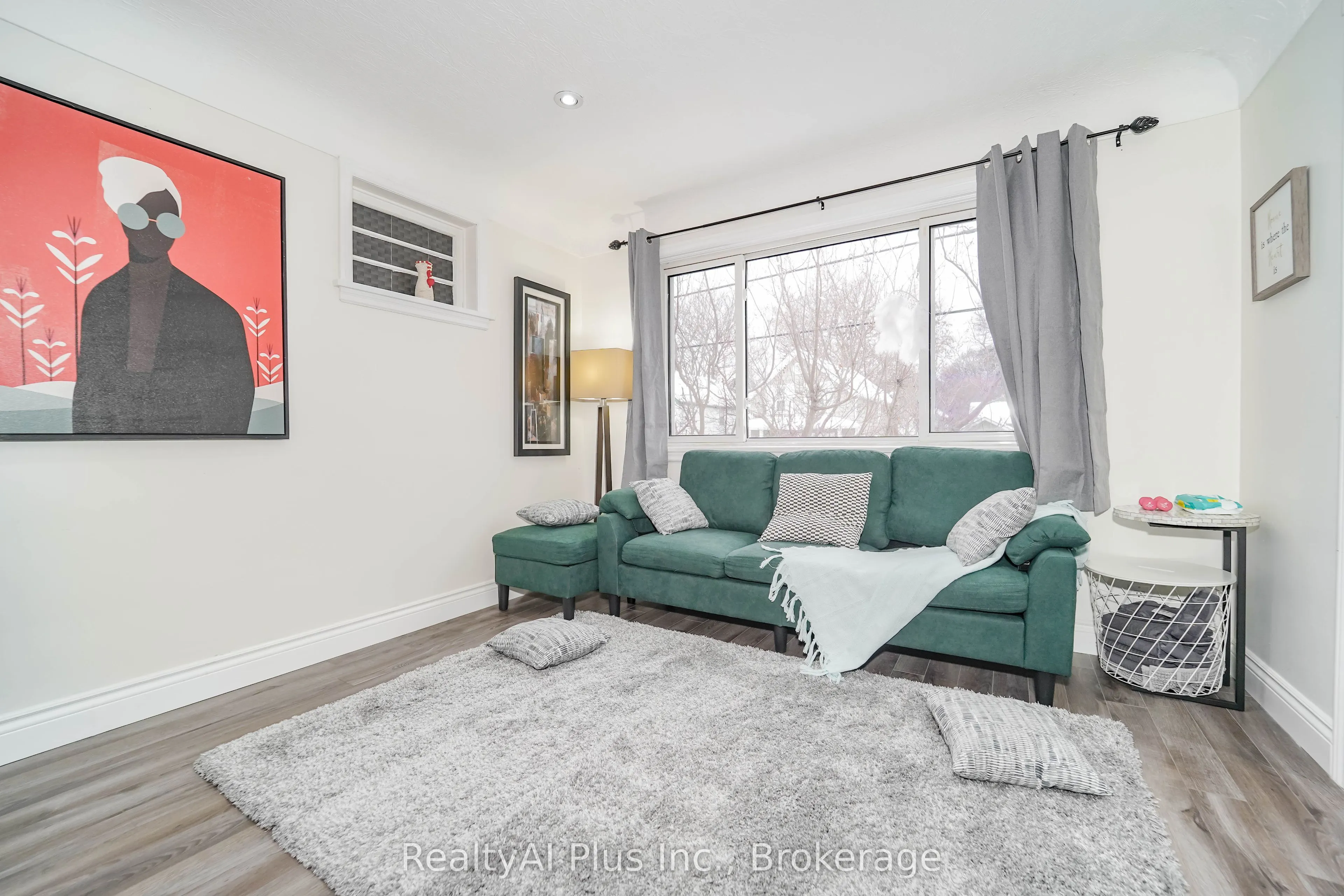 137 Banting Avenue