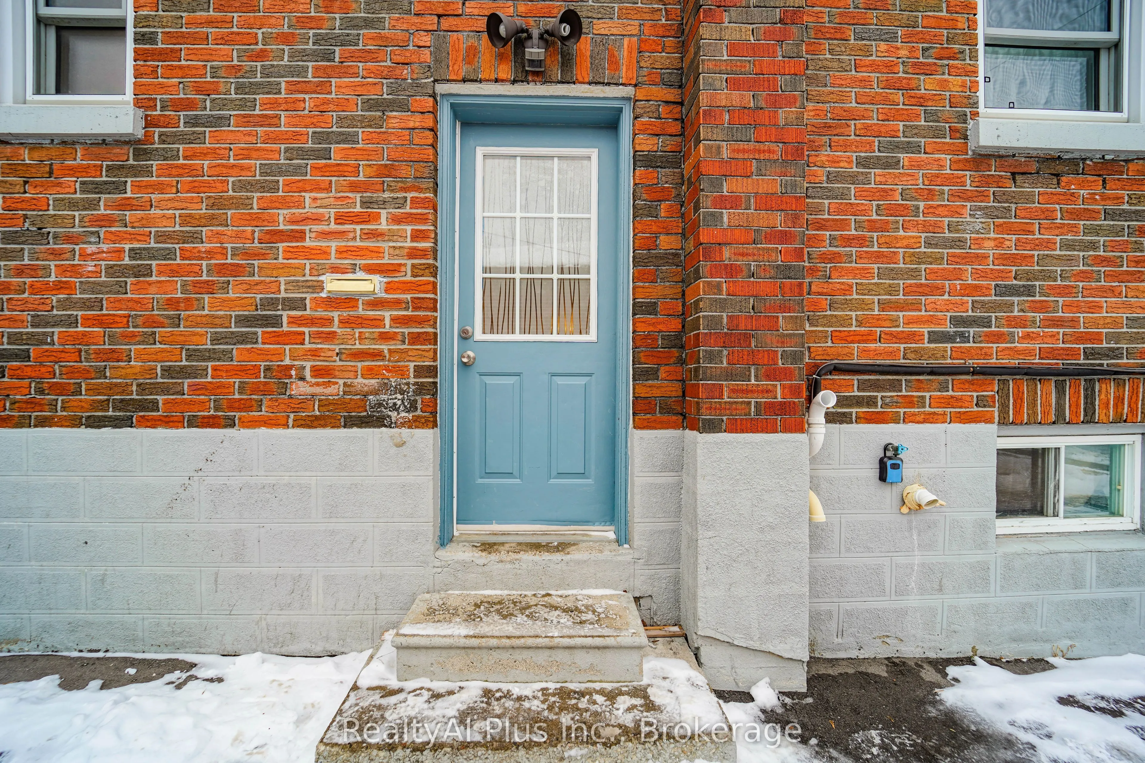 137 Banting Avenue