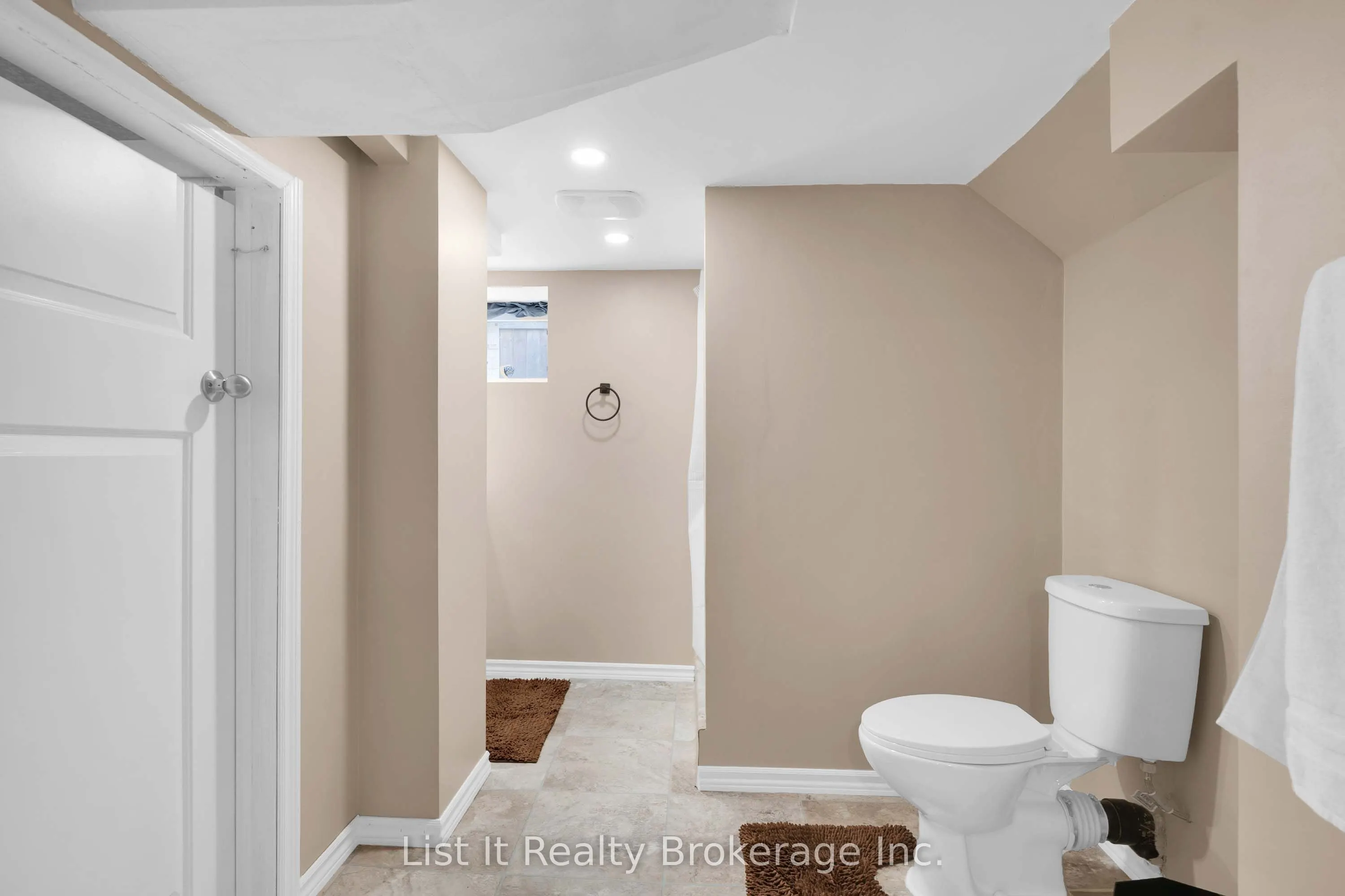 48 Brock Street E
